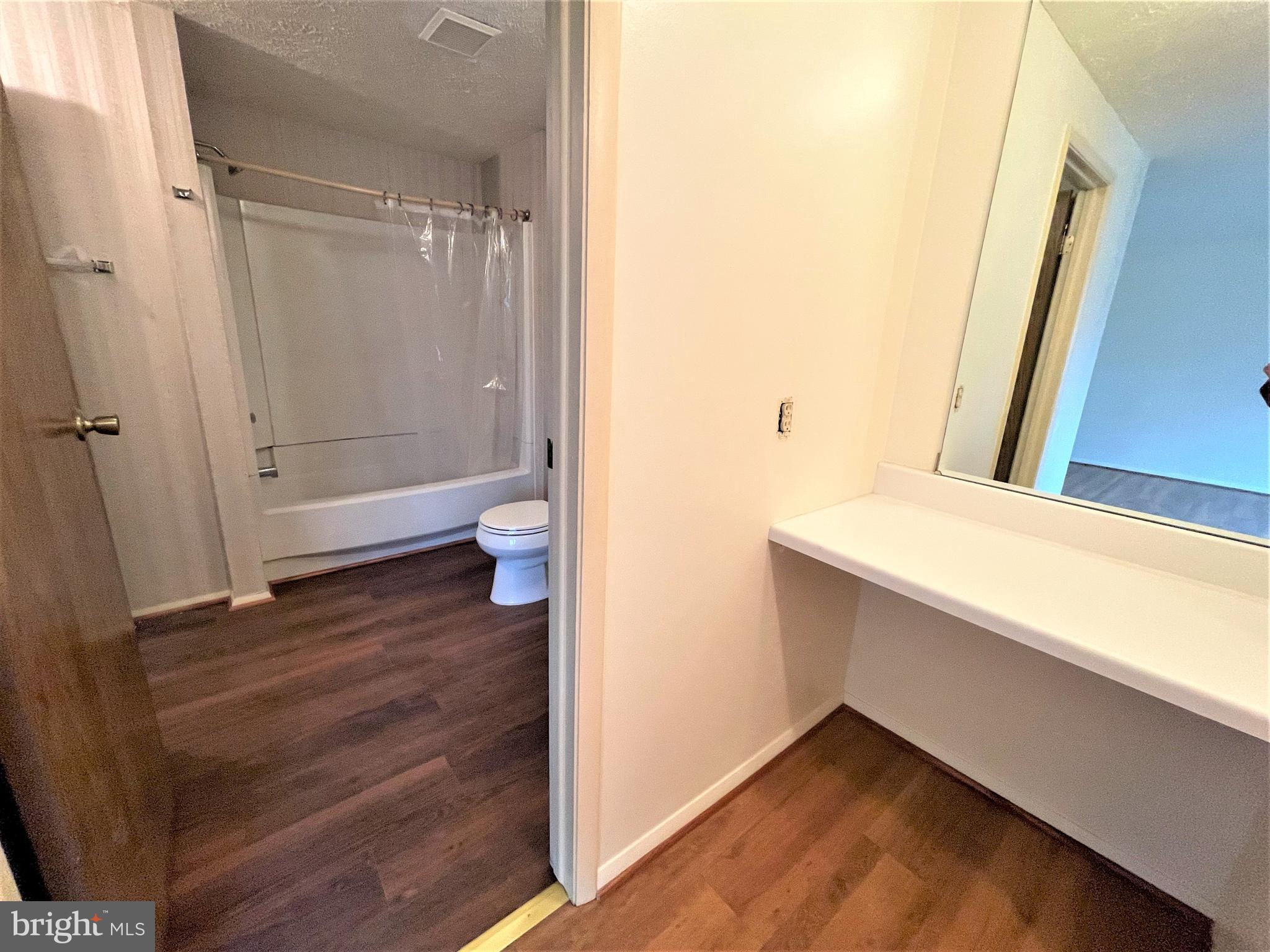 GUNNERS LAKE VILLAGE - Residential Lease