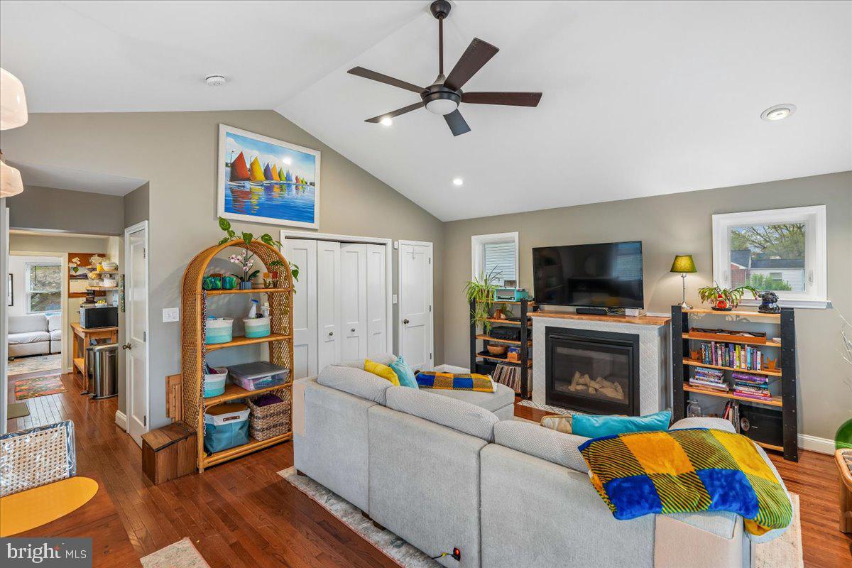 RIVERDALE PARK - Residential