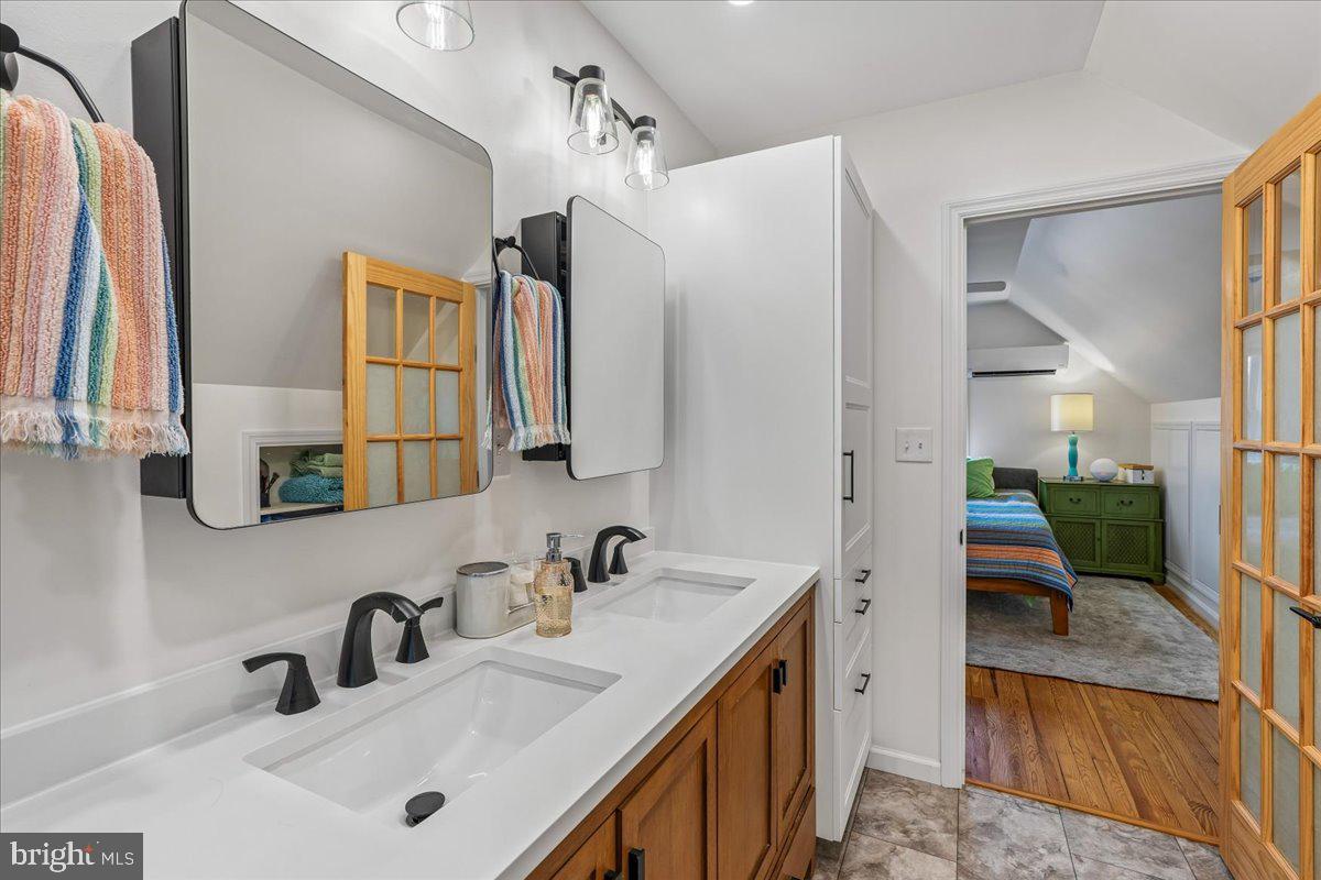 RIVERDALE PARK - Residential