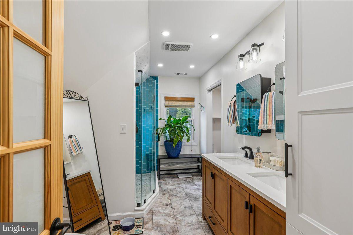 RIVERDALE PARK - Residential