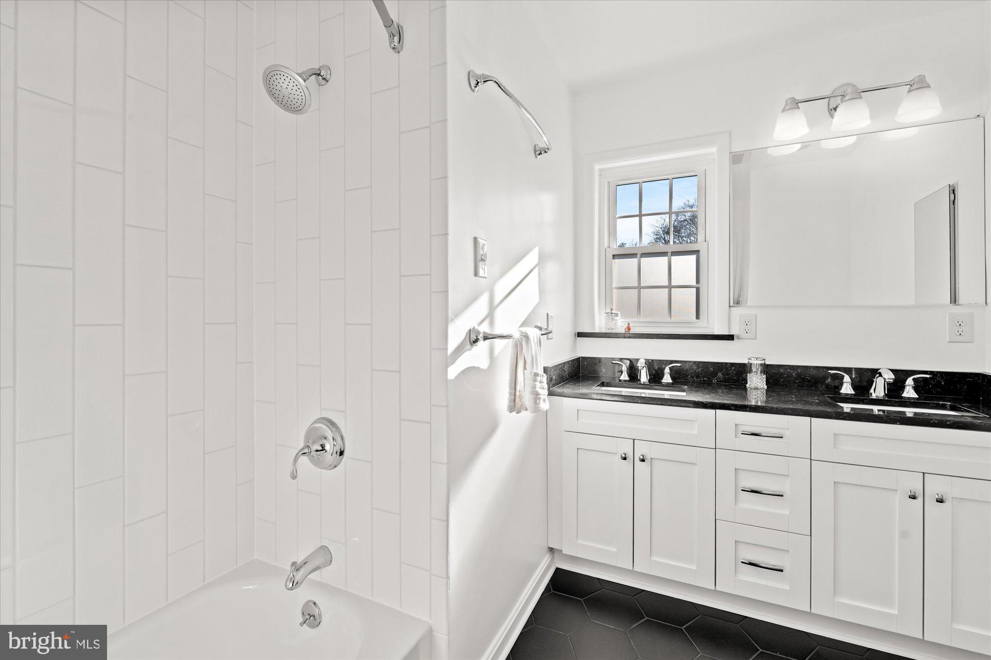 COLLINGWOOD ON THE POTOMAC - Residential