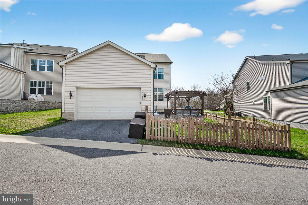 TALLYN RIDGE - Residential