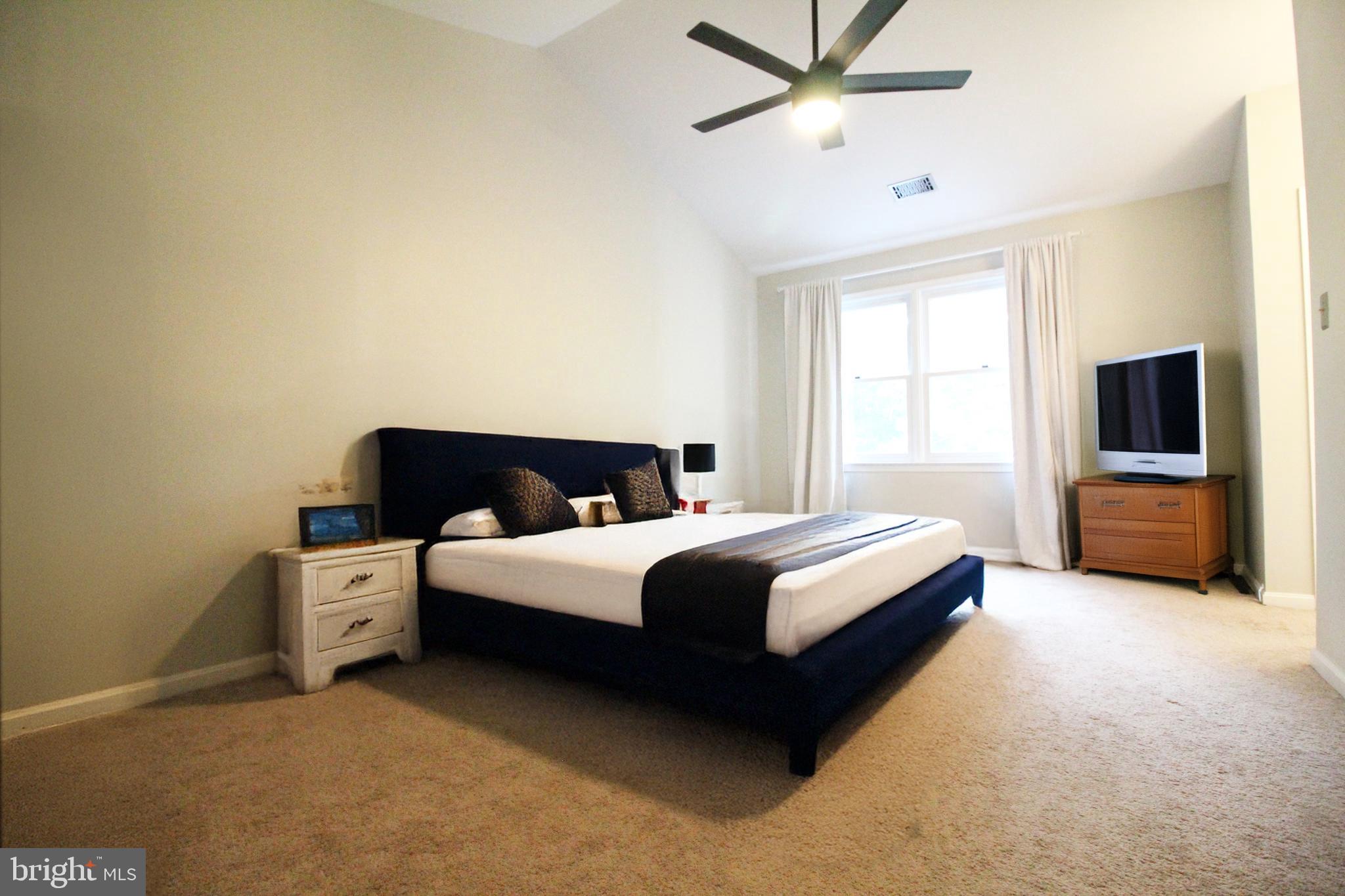 ST CHARLES HAMPSHIRE - Residential