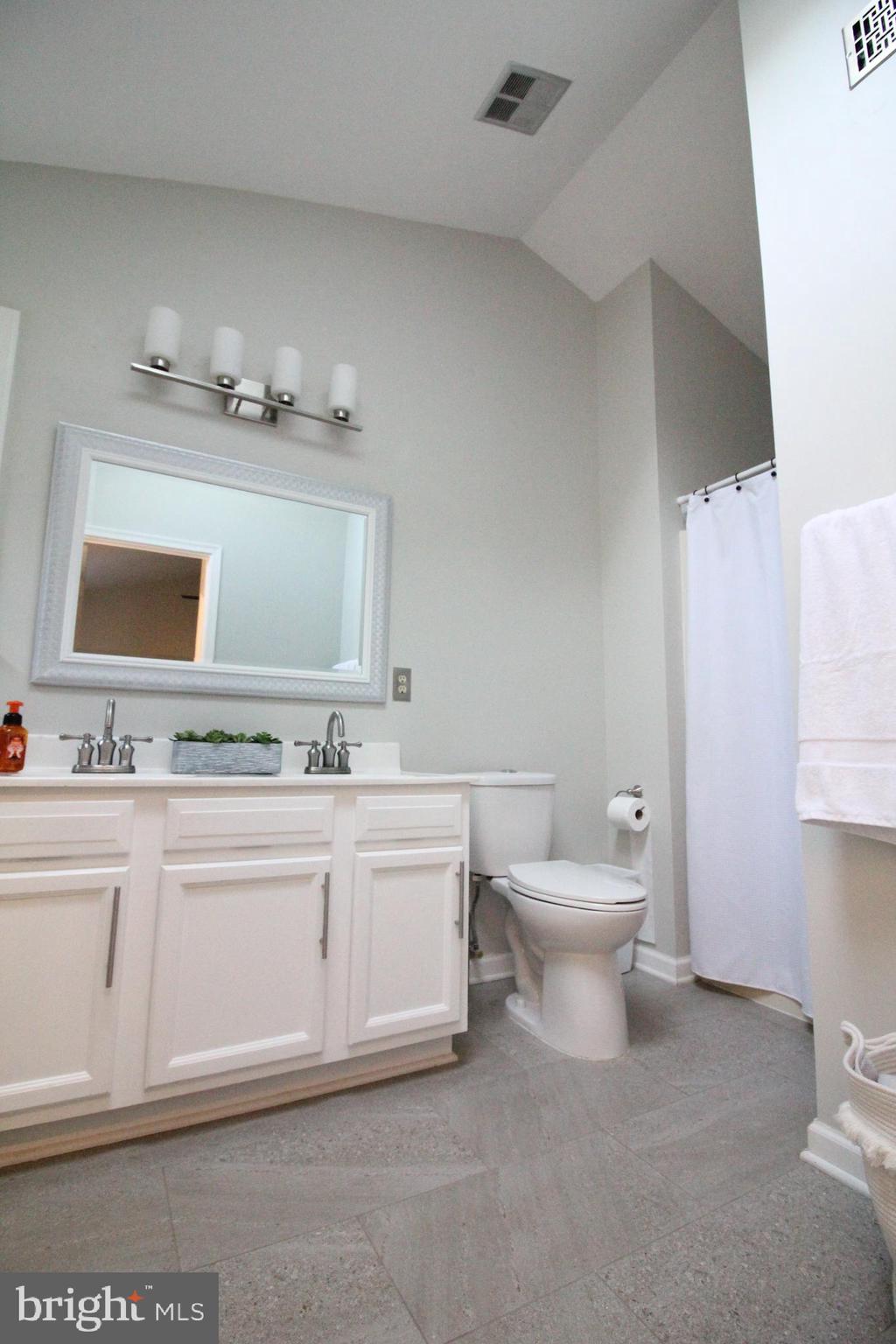 ST CHARLES HAMPSHIRE - Residential