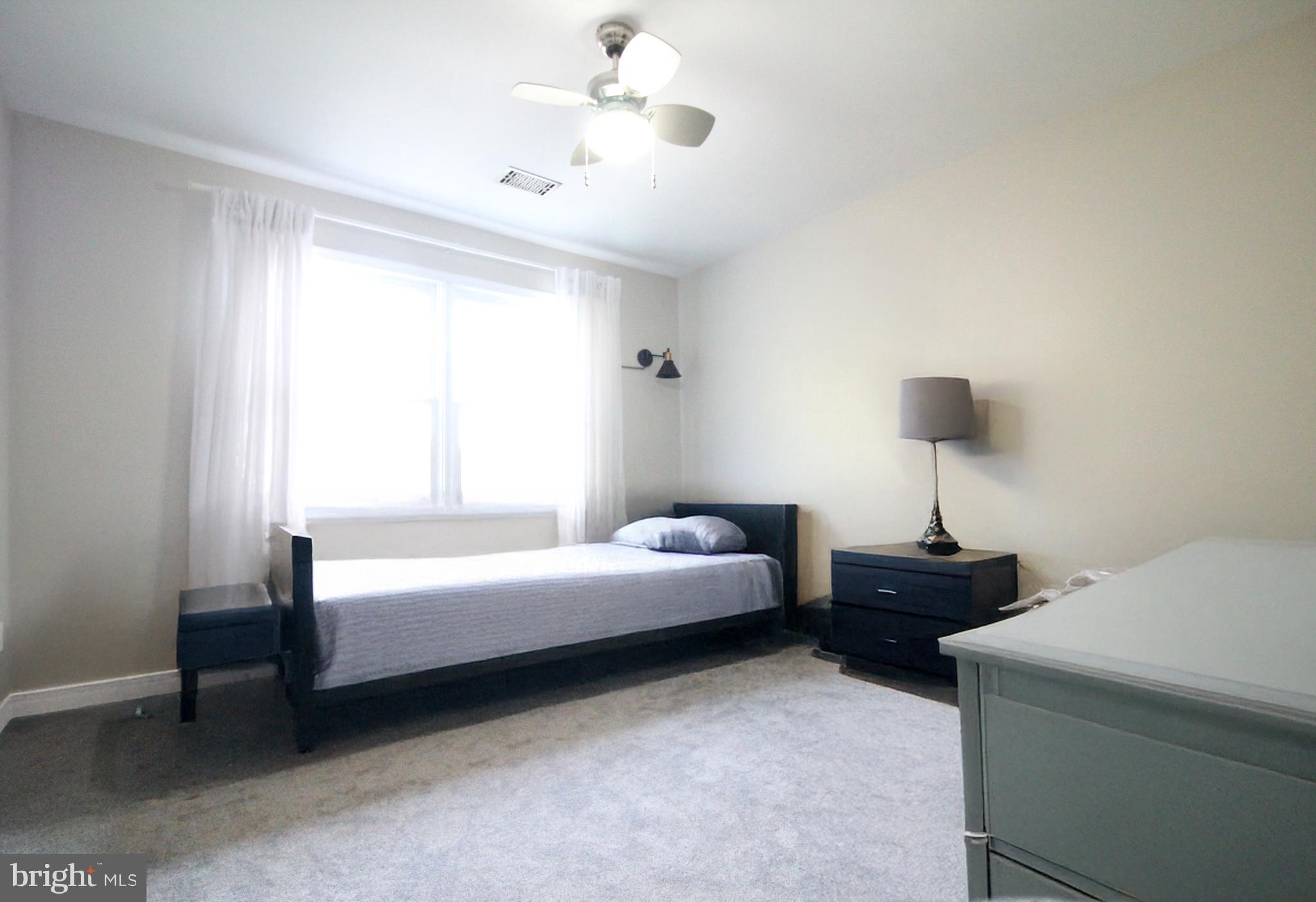 ST CHARLES HAMPSHIRE - Residential