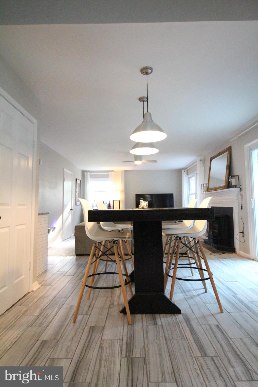 ST CHARLES HAMPSHIRE - Residential