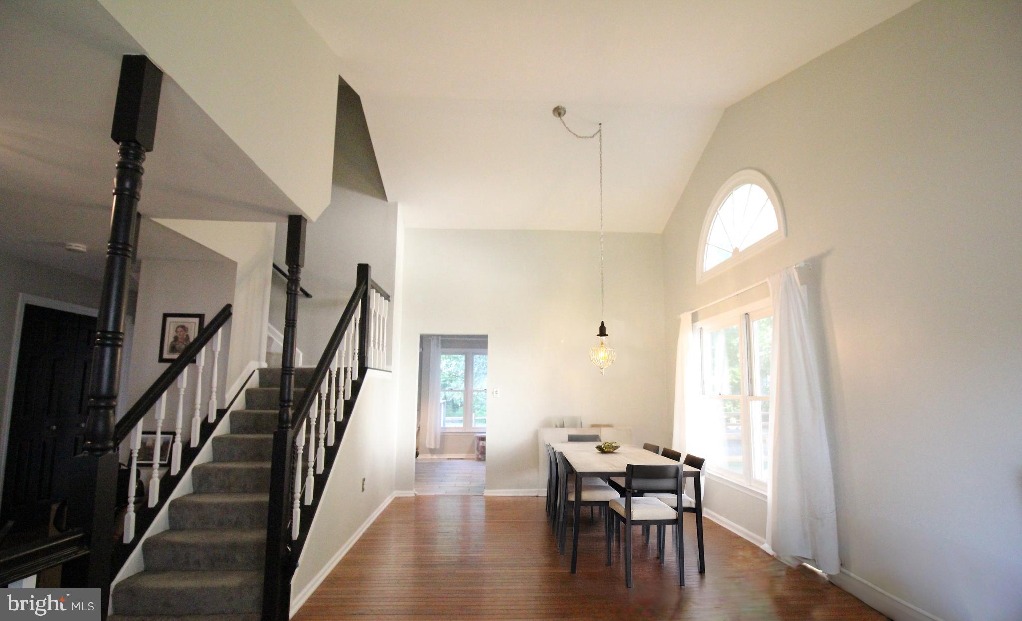 ST CHARLES HAMPSHIRE - Residential