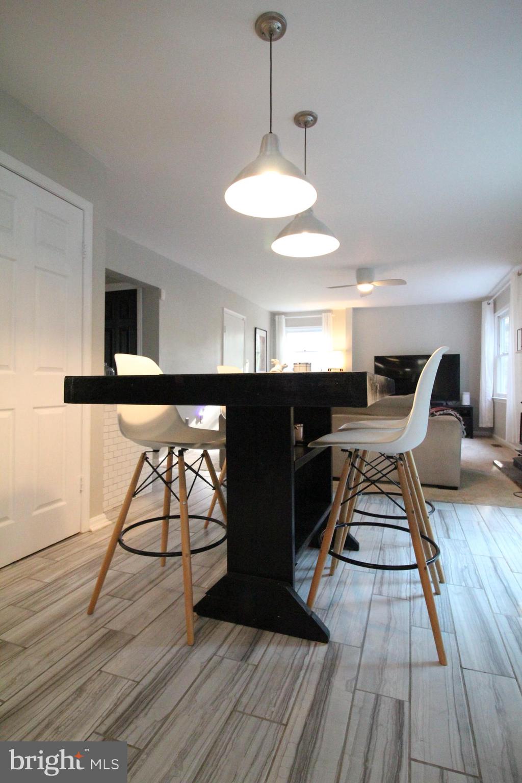 ST CHARLES HAMPSHIRE - Residential