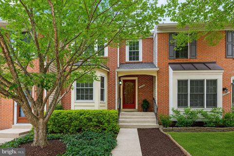Photo of 3304 Shearwater Court, WOODBRIDGE, VA 22192 (MLS # VAPW2120752)