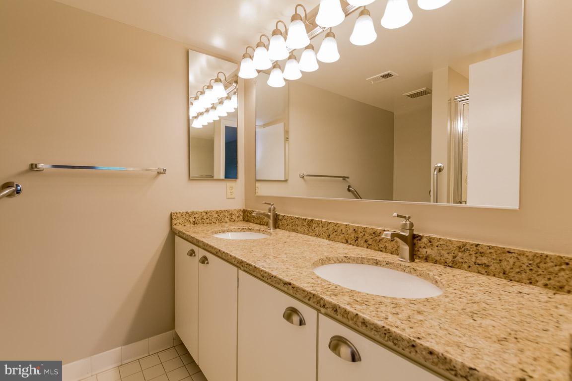 STAPLETON COURT GARDEN - Residential