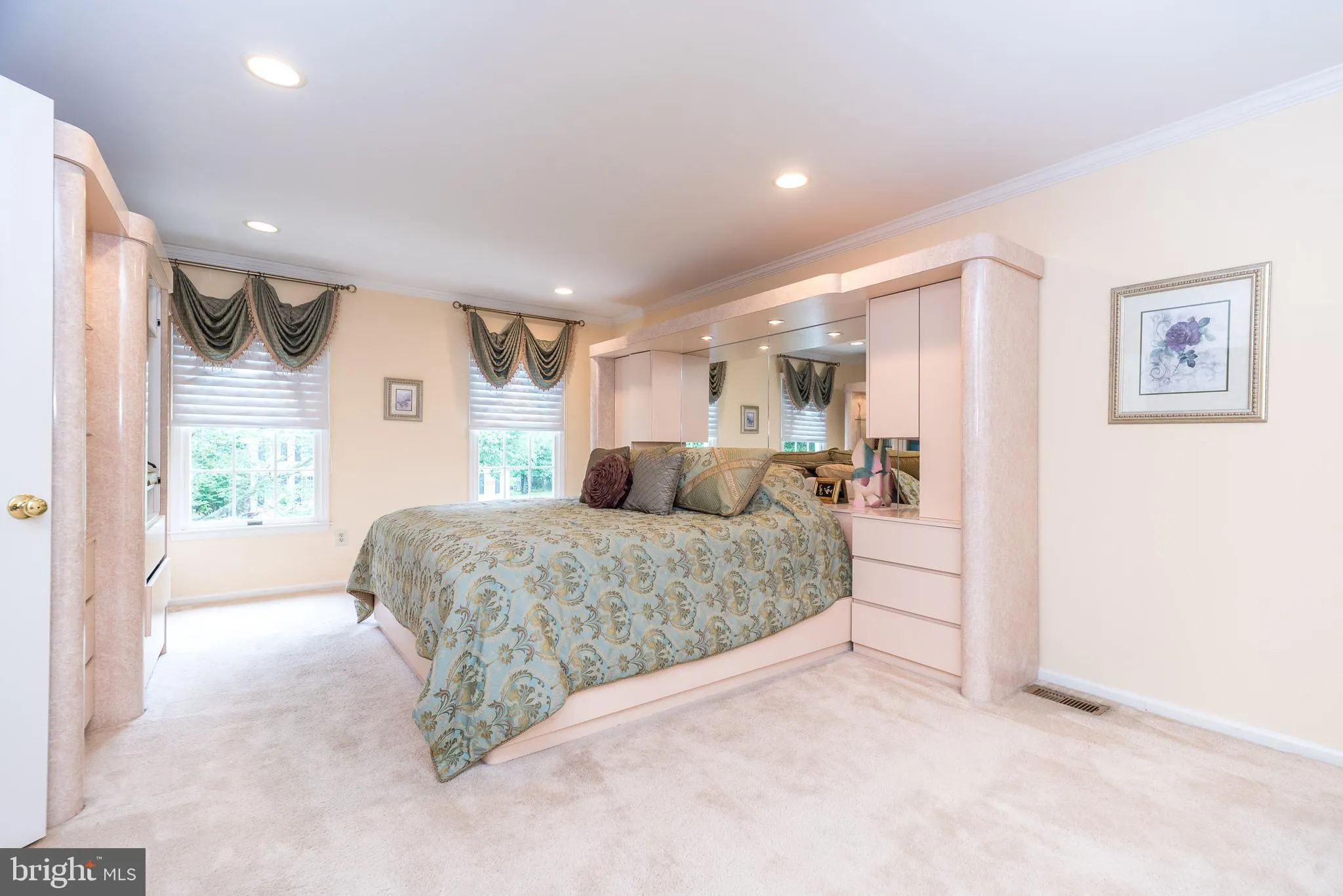 Jamison, Pennsylvania 18929, United States, 4 Bedrooms Bedrooms, ,3 BathroomsBathrooms,Residential,Contingent,183048