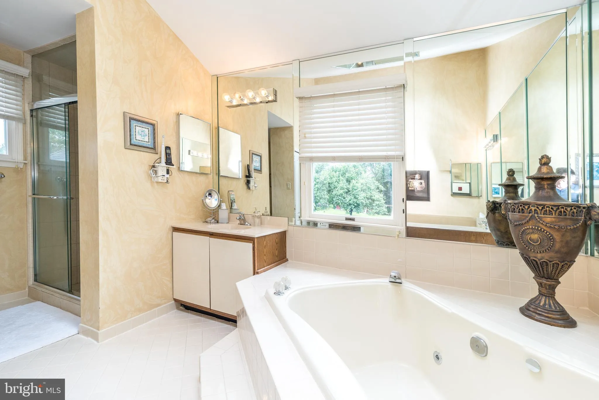 Jamison, Pennsylvania 18929, United States, 4 Bedrooms Bedrooms, ,3 BathroomsBathrooms,Residential,Contingent,183048