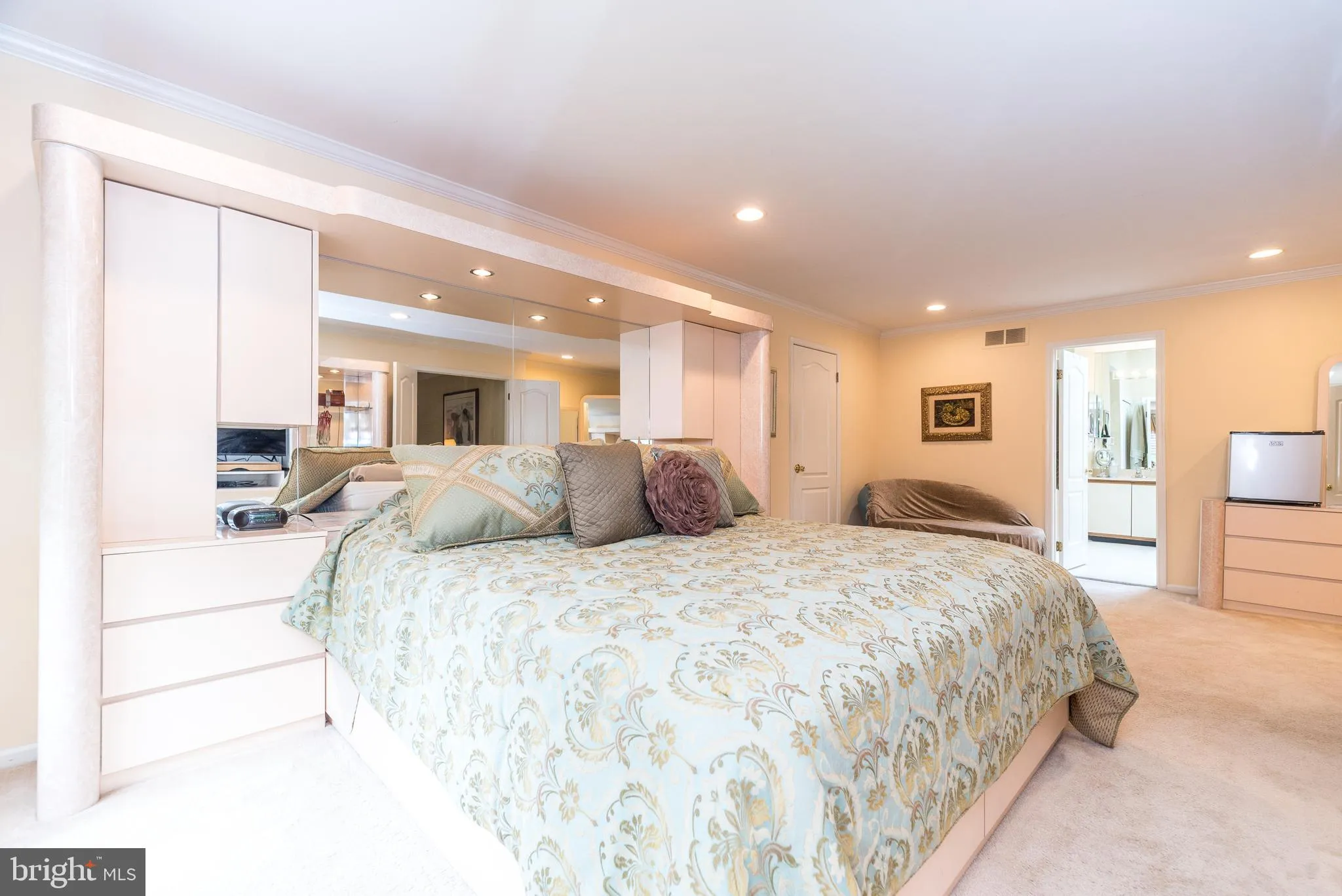 Jamison, Pennsylvania 18929, United States, 4 Bedrooms Bedrooms, ,3 BathroomsBathrooms,Residential,Contingent,183048