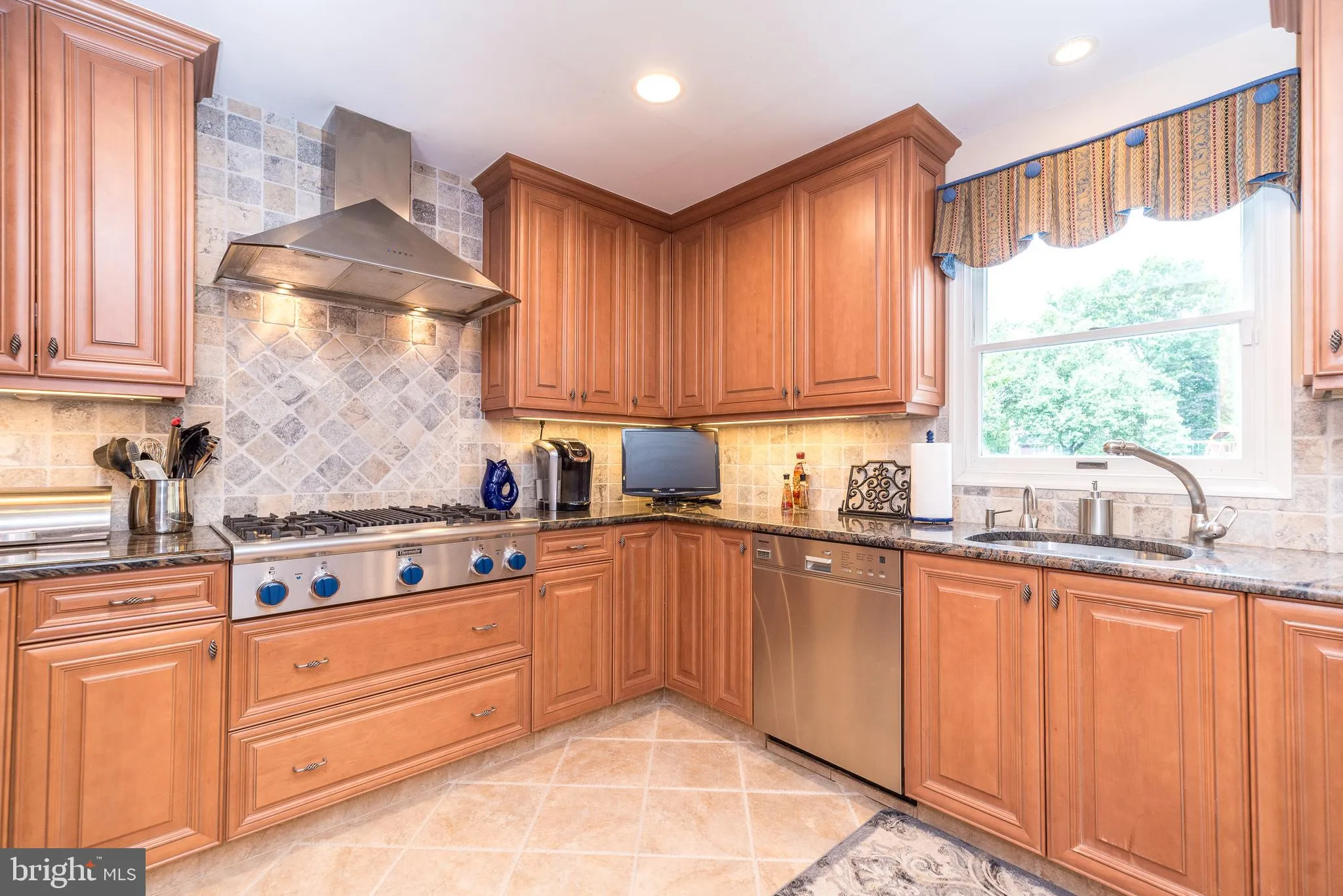 Jamison, Pennsylvania 18929, United States, 4 Bedrooms Bedrooms, ,3 BathroomsBathrooms,Residential,Contingent,183048