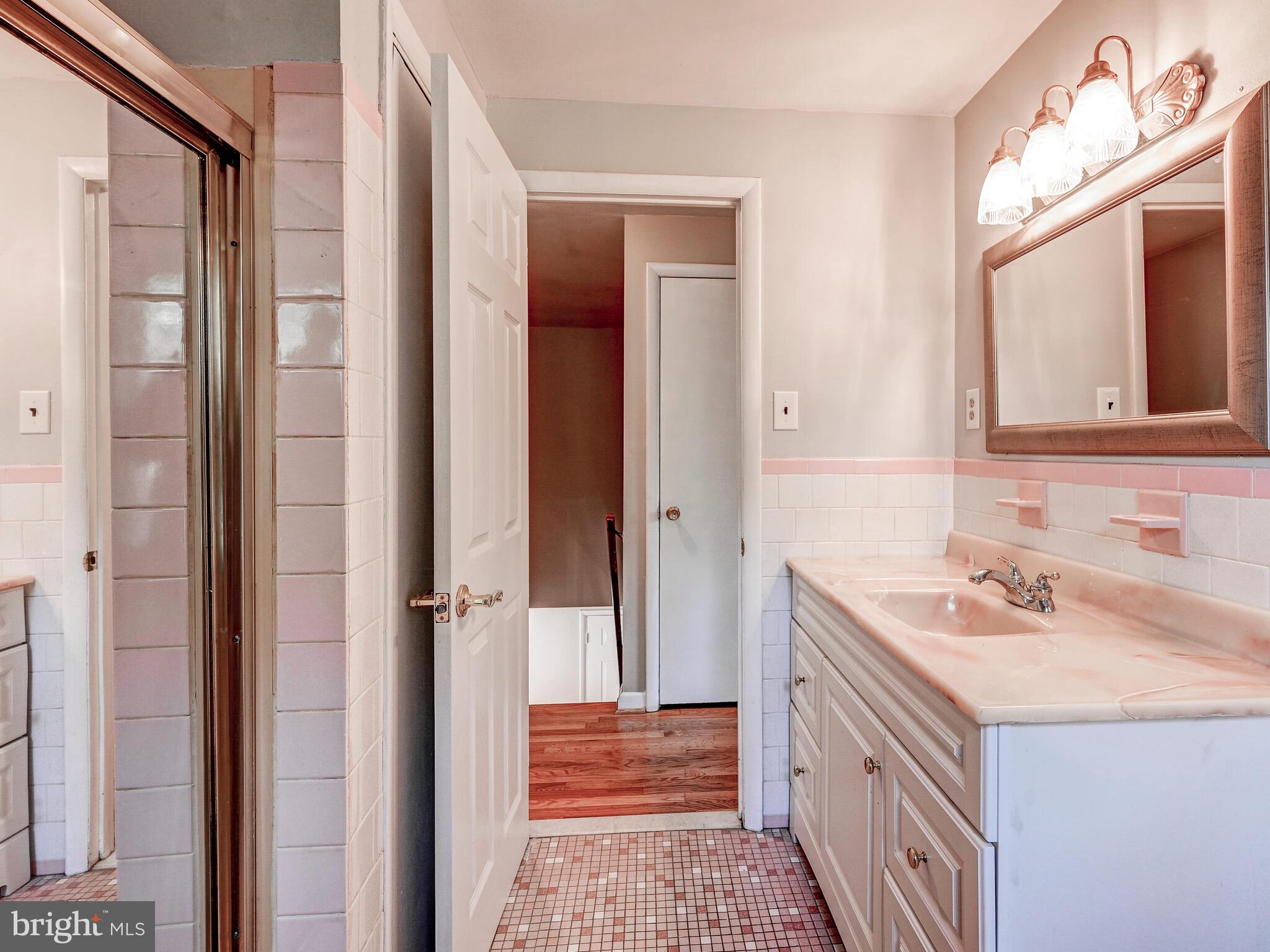 VILLA VUE EAST - Residential