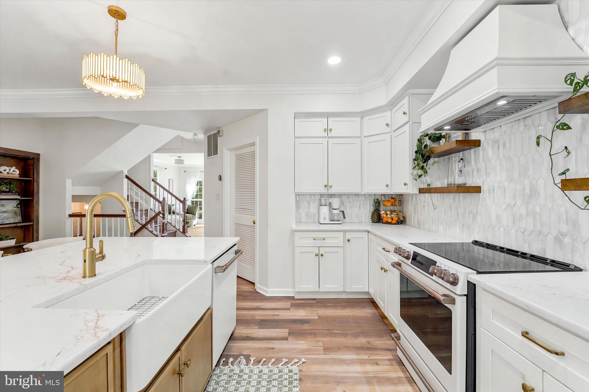 16 BRIDLE COURT