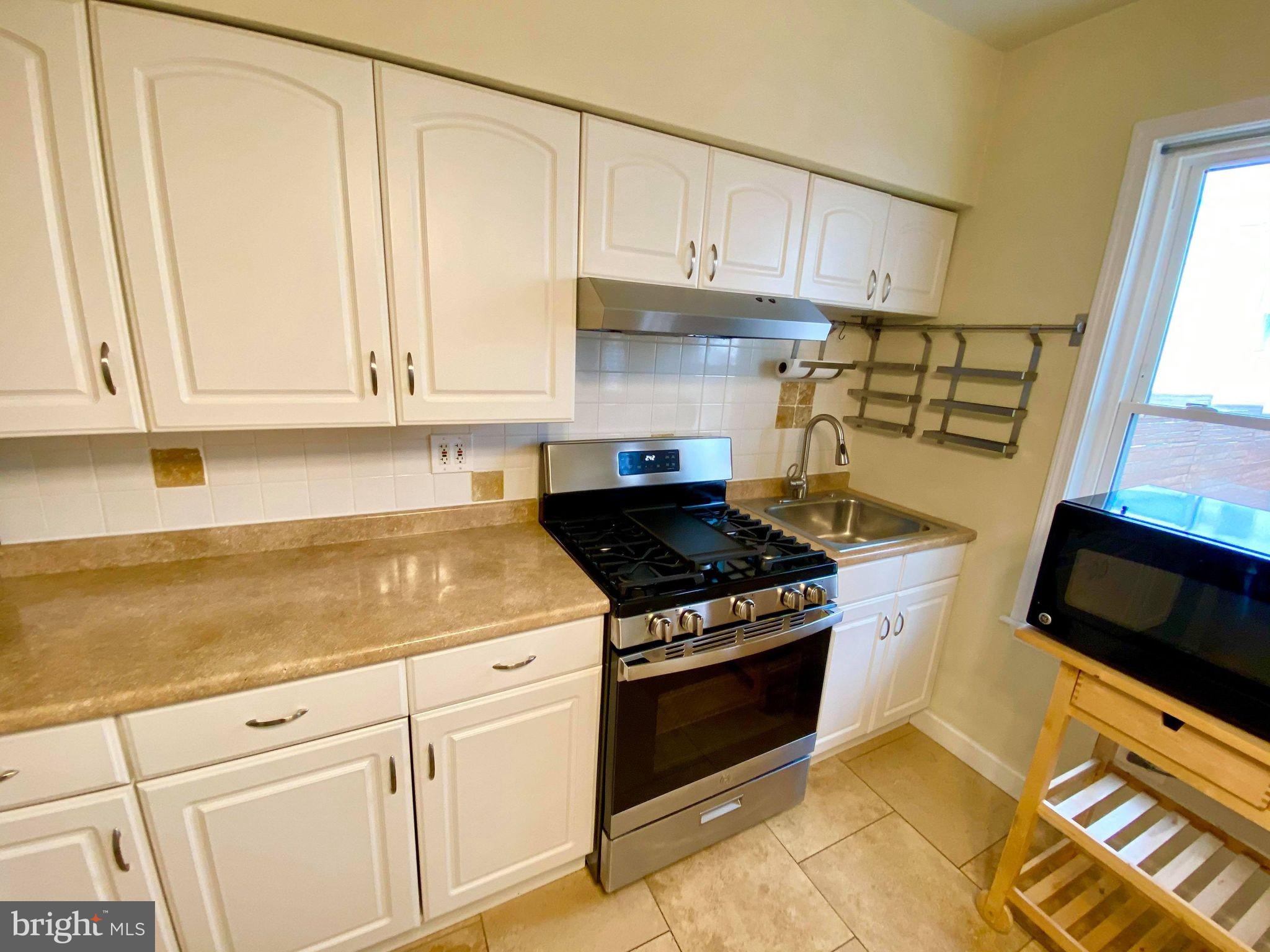 GREEKTOWN - Residential Lease