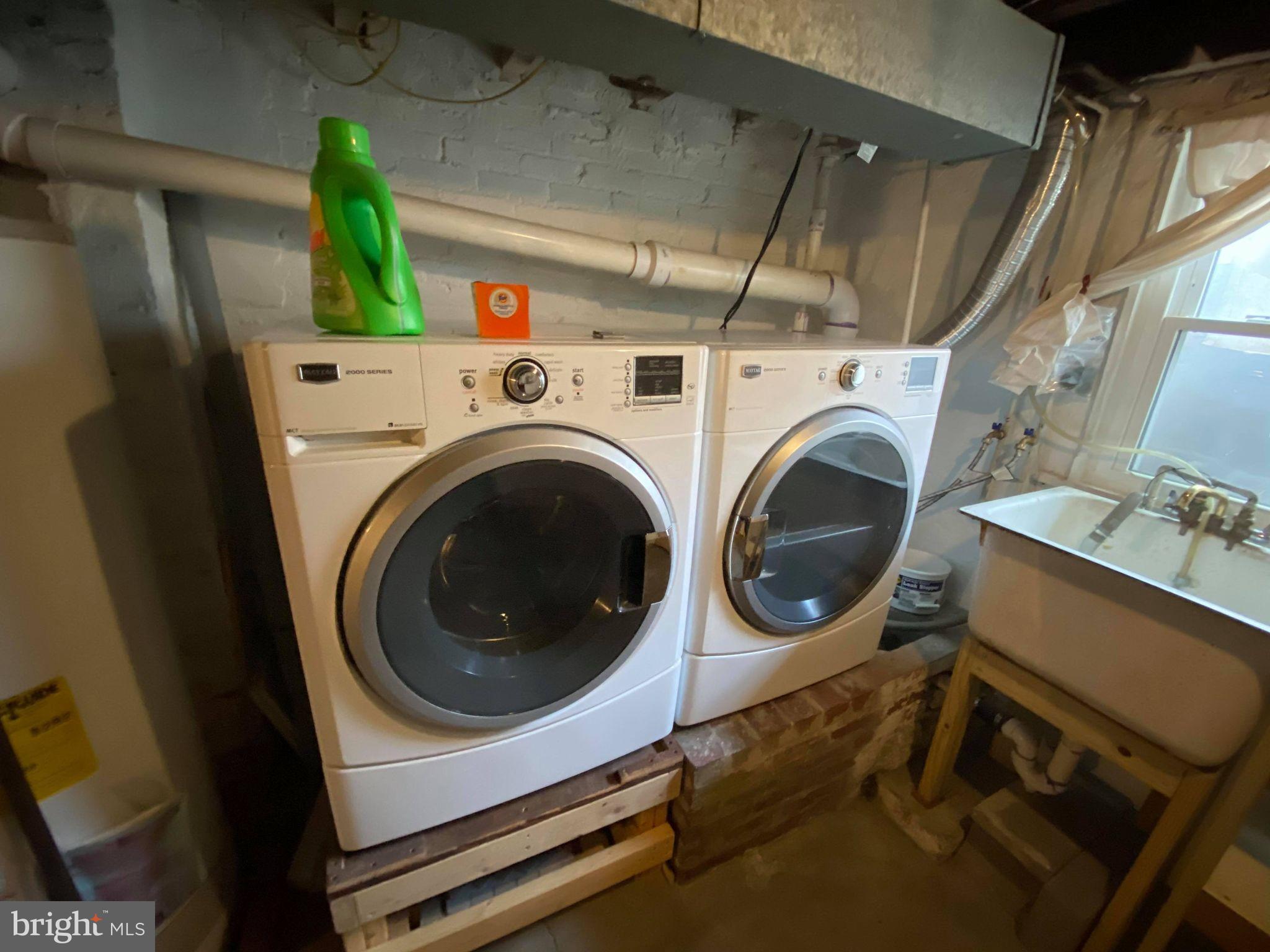 GREEKTOWN - Residential Lease