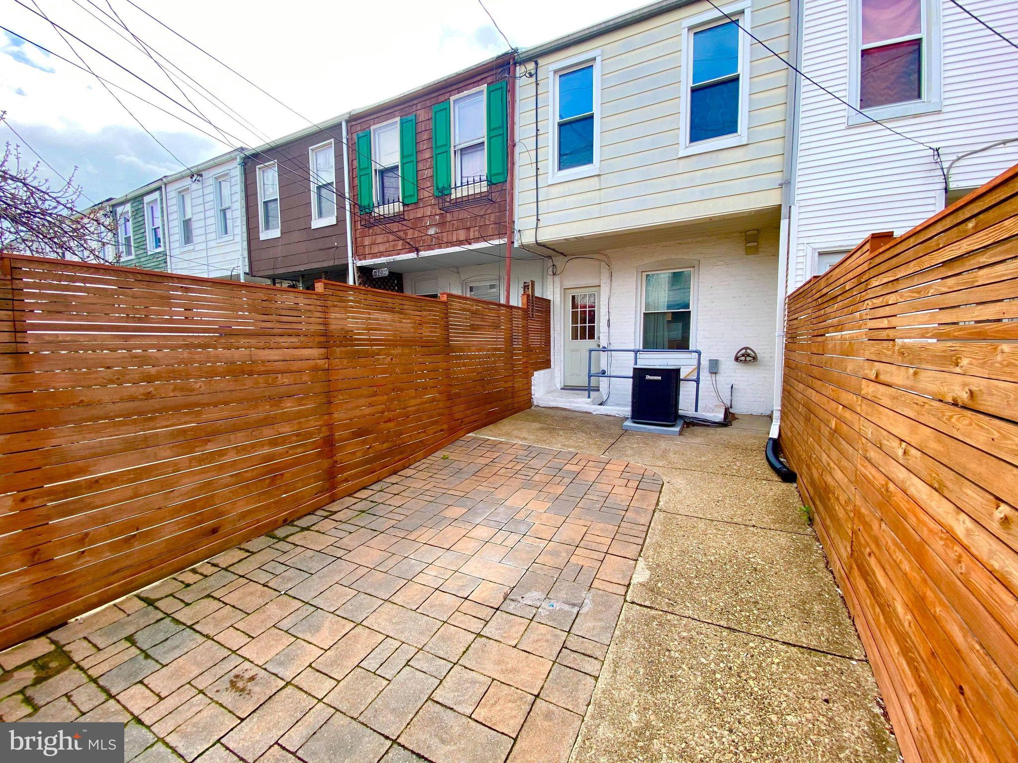 GREEKTOWN - Residential Lease