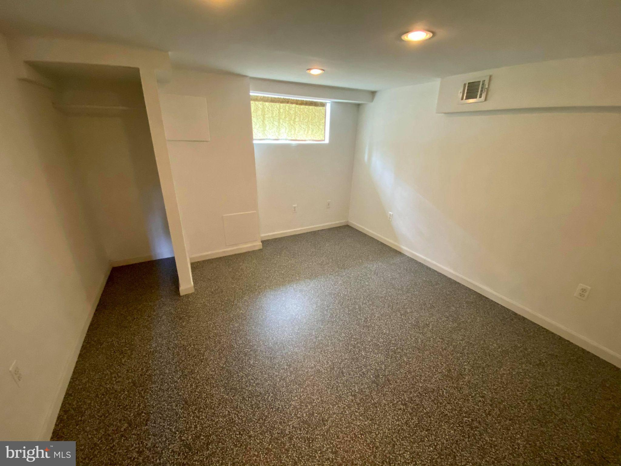 GREEKTOWN - Residential Lease