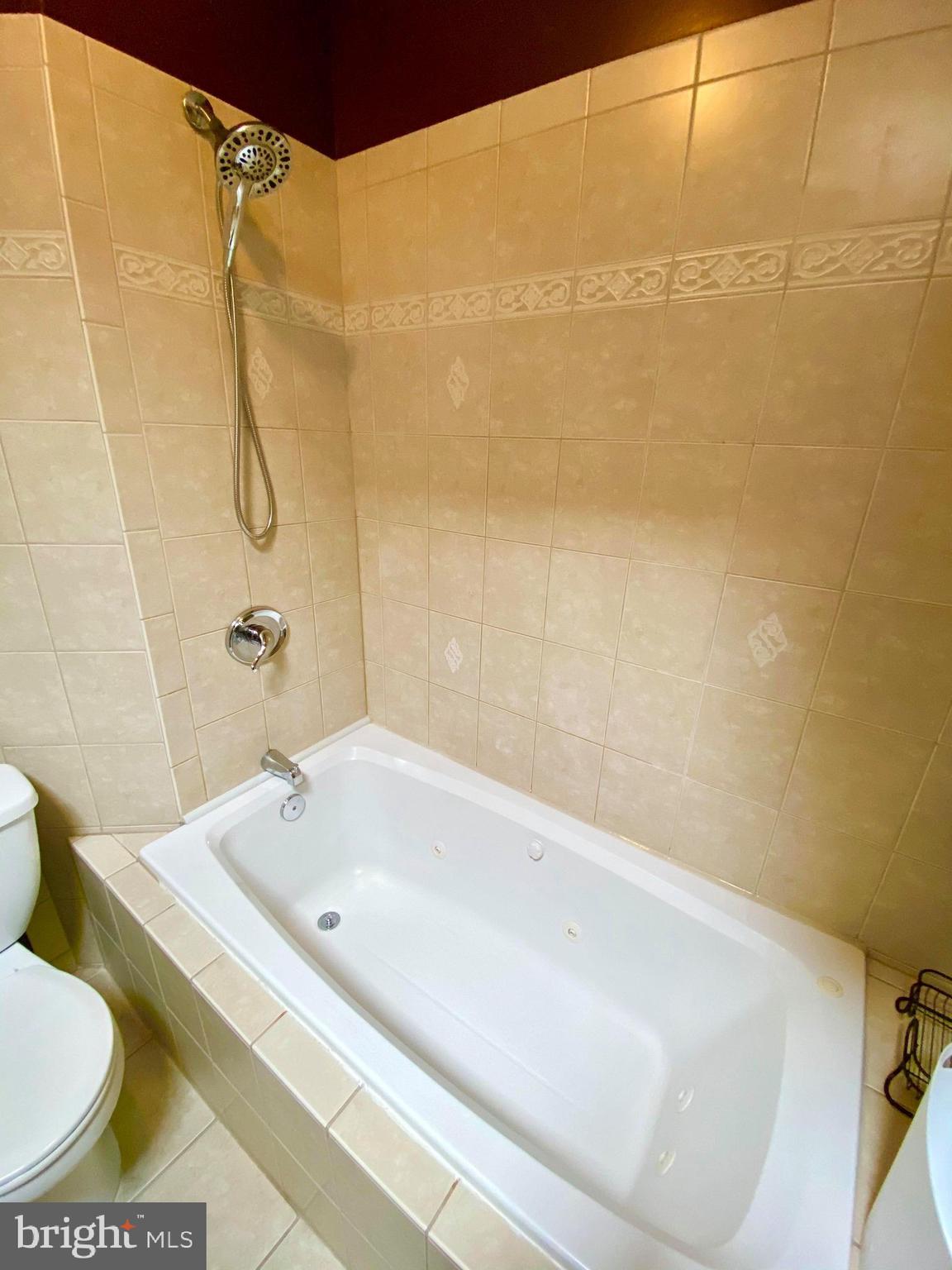 GREEKTOWN - Residential Lease