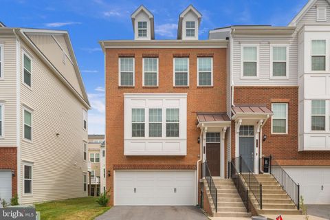 Townhouse For Sale - 7715 Cresap Lane<br/> Anne Arundel County, HANOVER, MD 21076