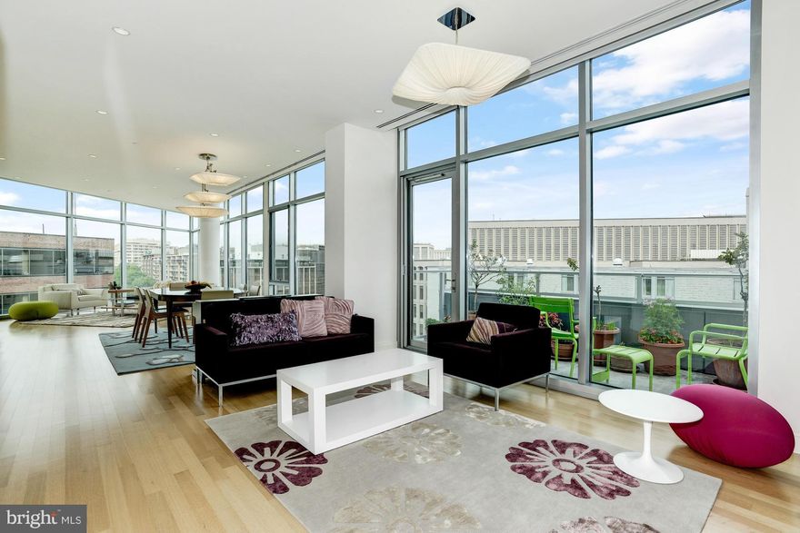 Stunning upper-floor unit on the prized corner of the building w/ floor-to-ceiling windows throughout offering dramatic views. 9'6" ceilings, open floor plan, granite + SS appliances, 2-car garage parking, reserved storage. Building offers 24-hr concierge, doormen, rooftop pool, party room, and fitness room.