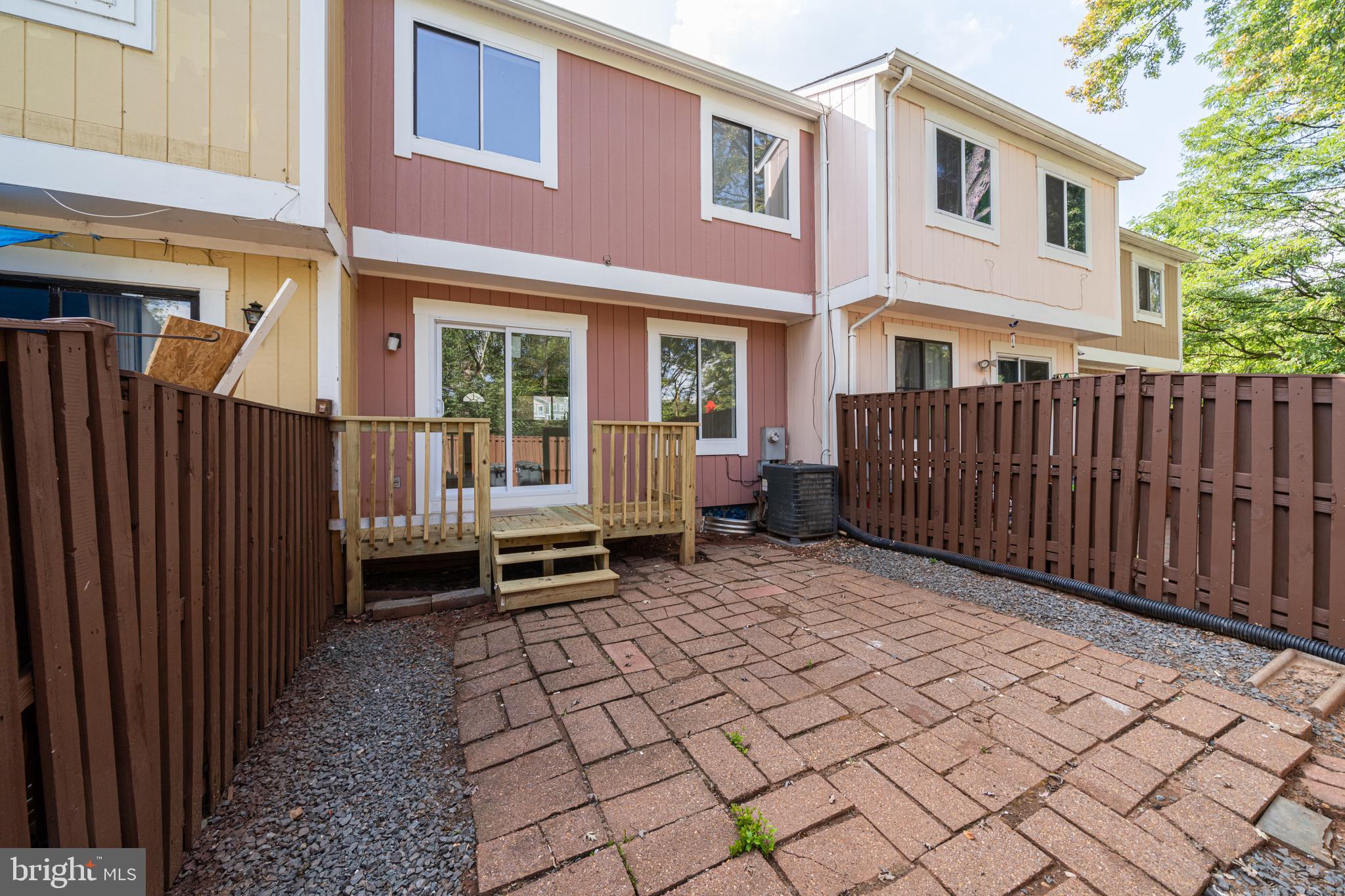 SUGARLAND SQUARE - Residential