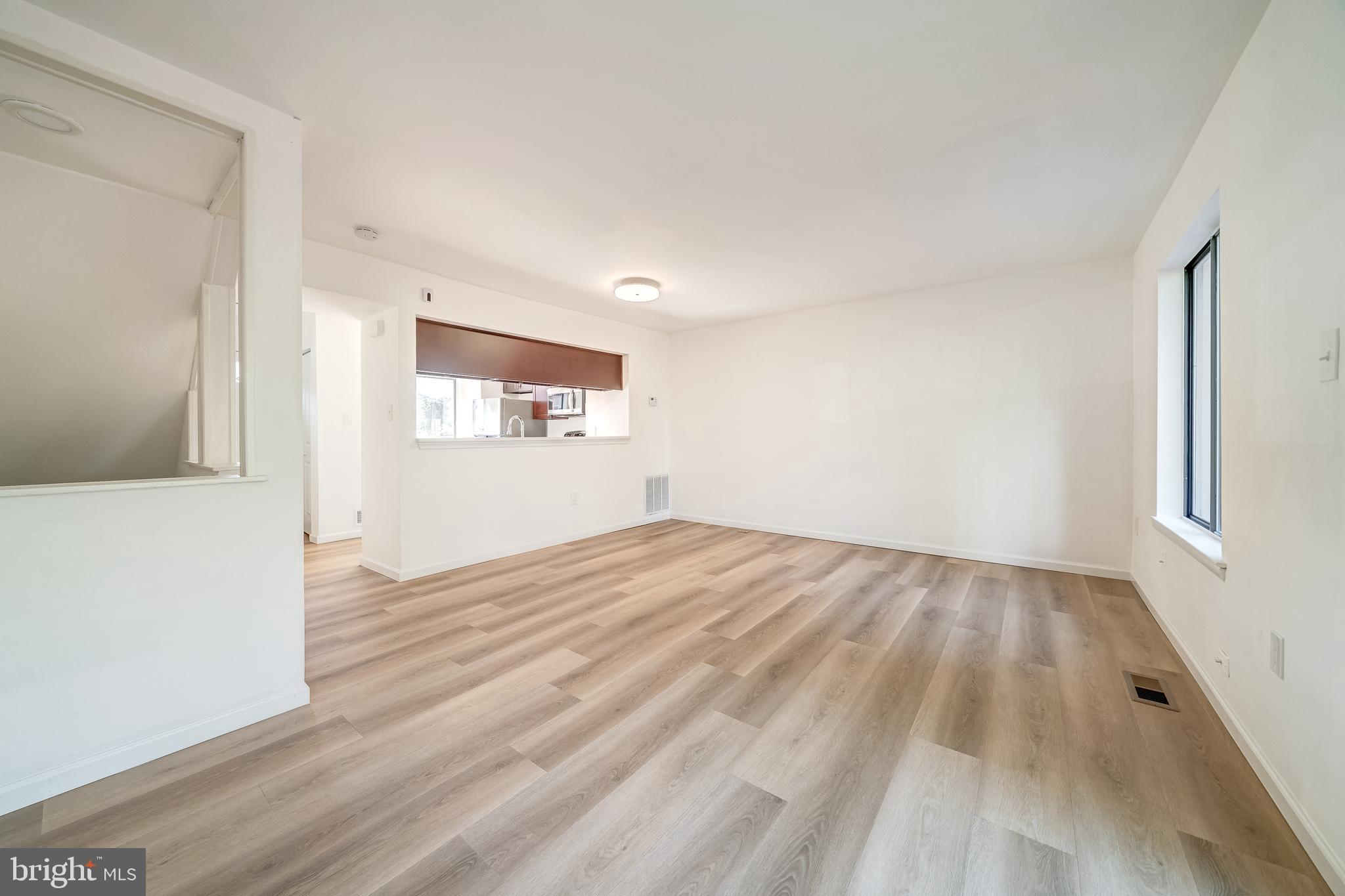 SUGARLAND SQUARE - Residential