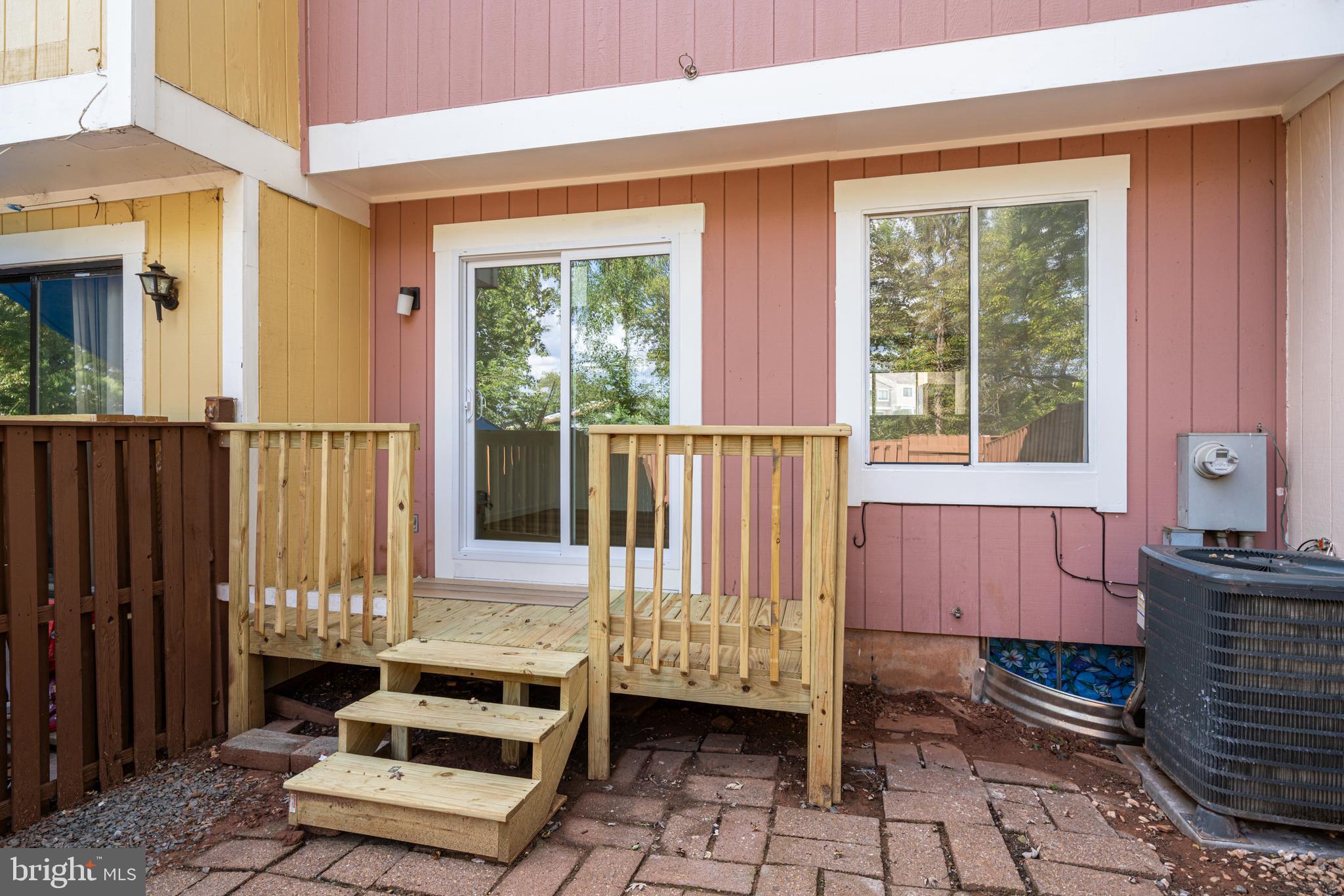 SUGARLAND SQUARE - Residential