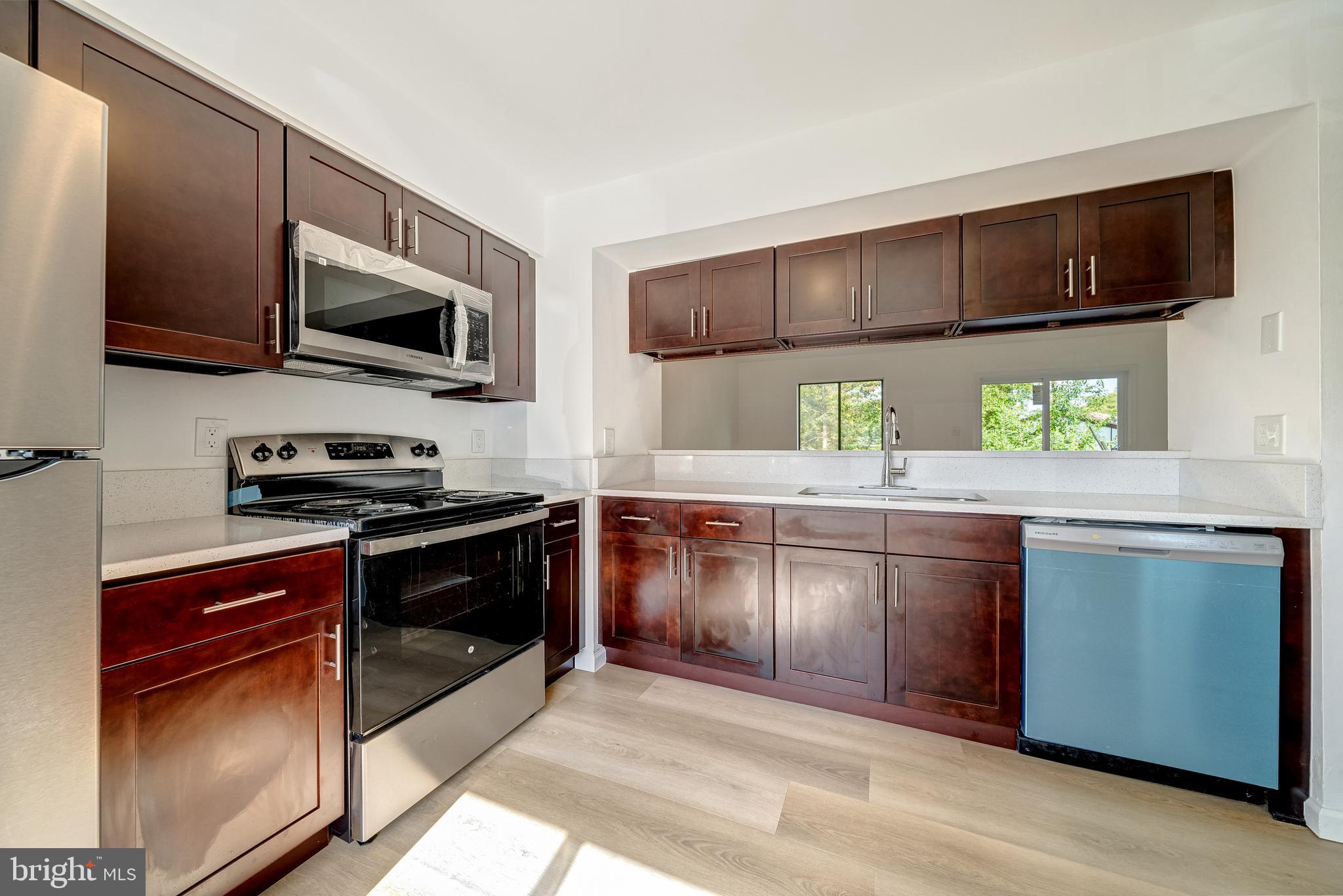 SUGARLAND SQUARE - Residential