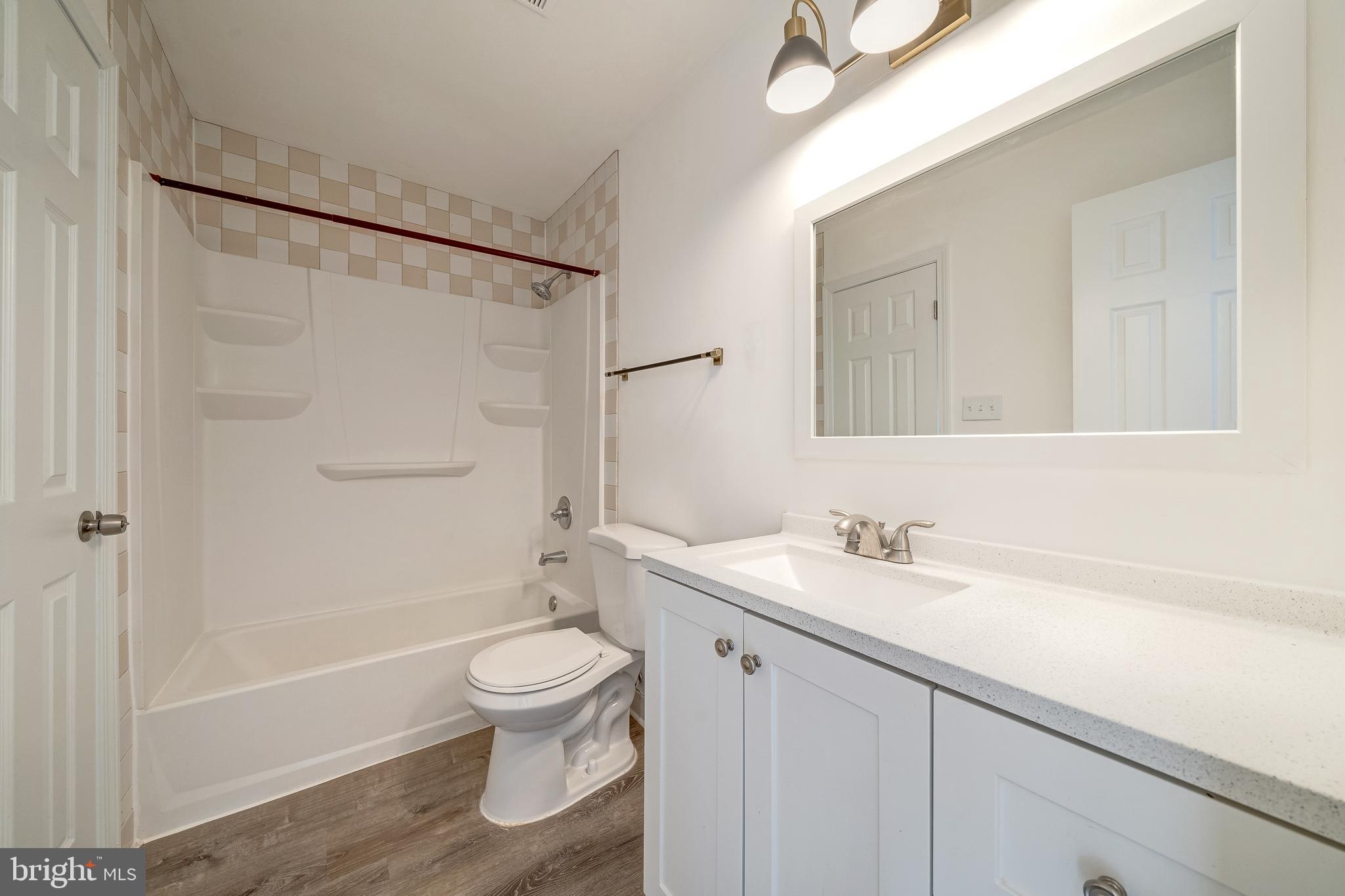 SUGARLAND SQUARE - Residential