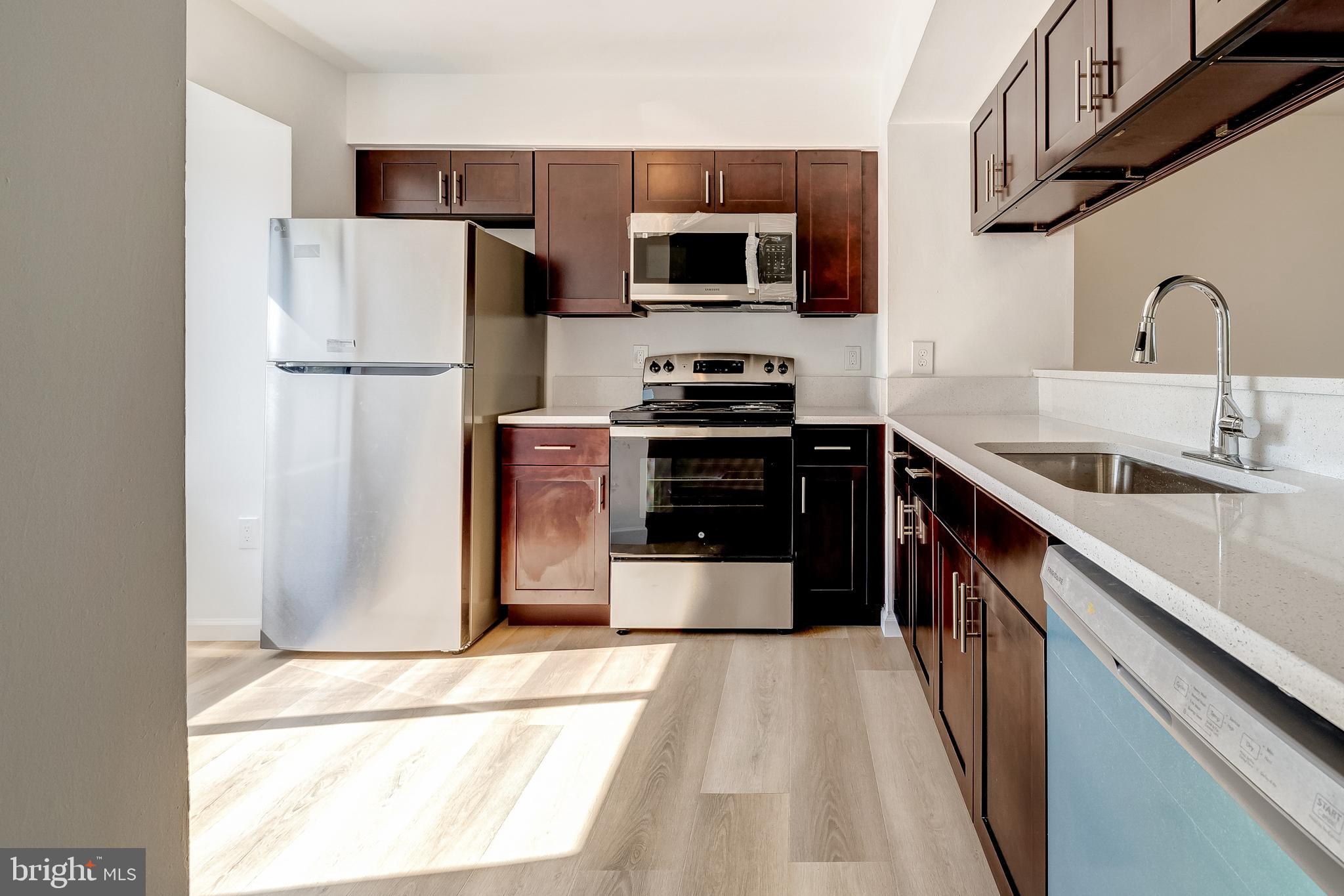 SUGARLAND SQUARE - Residential