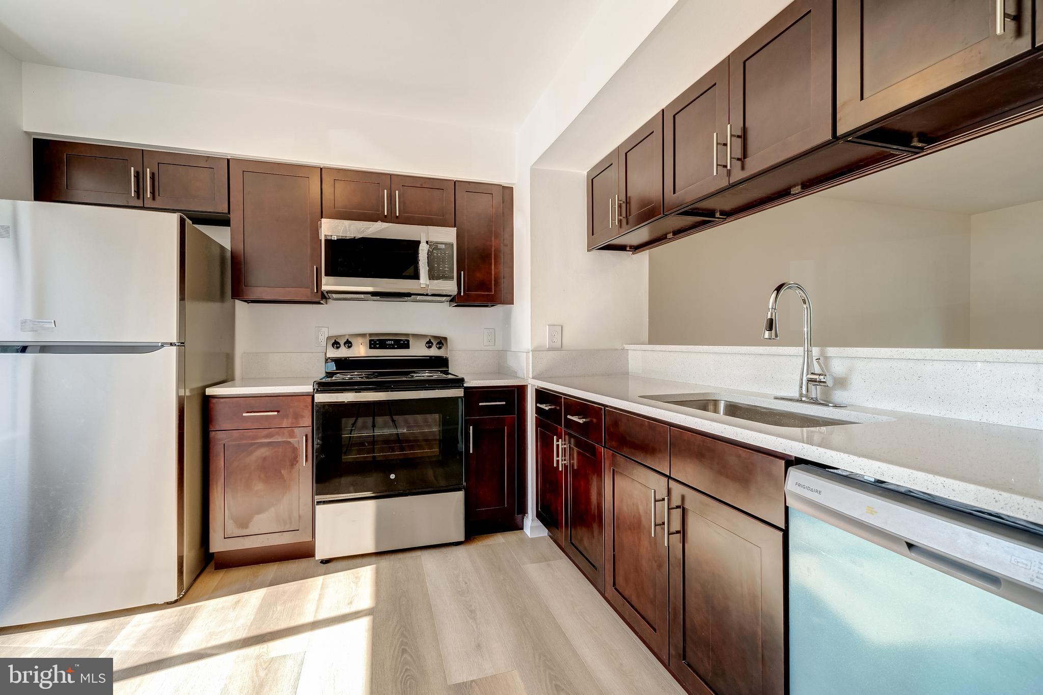 SUGARLAND SQUARE - Residential