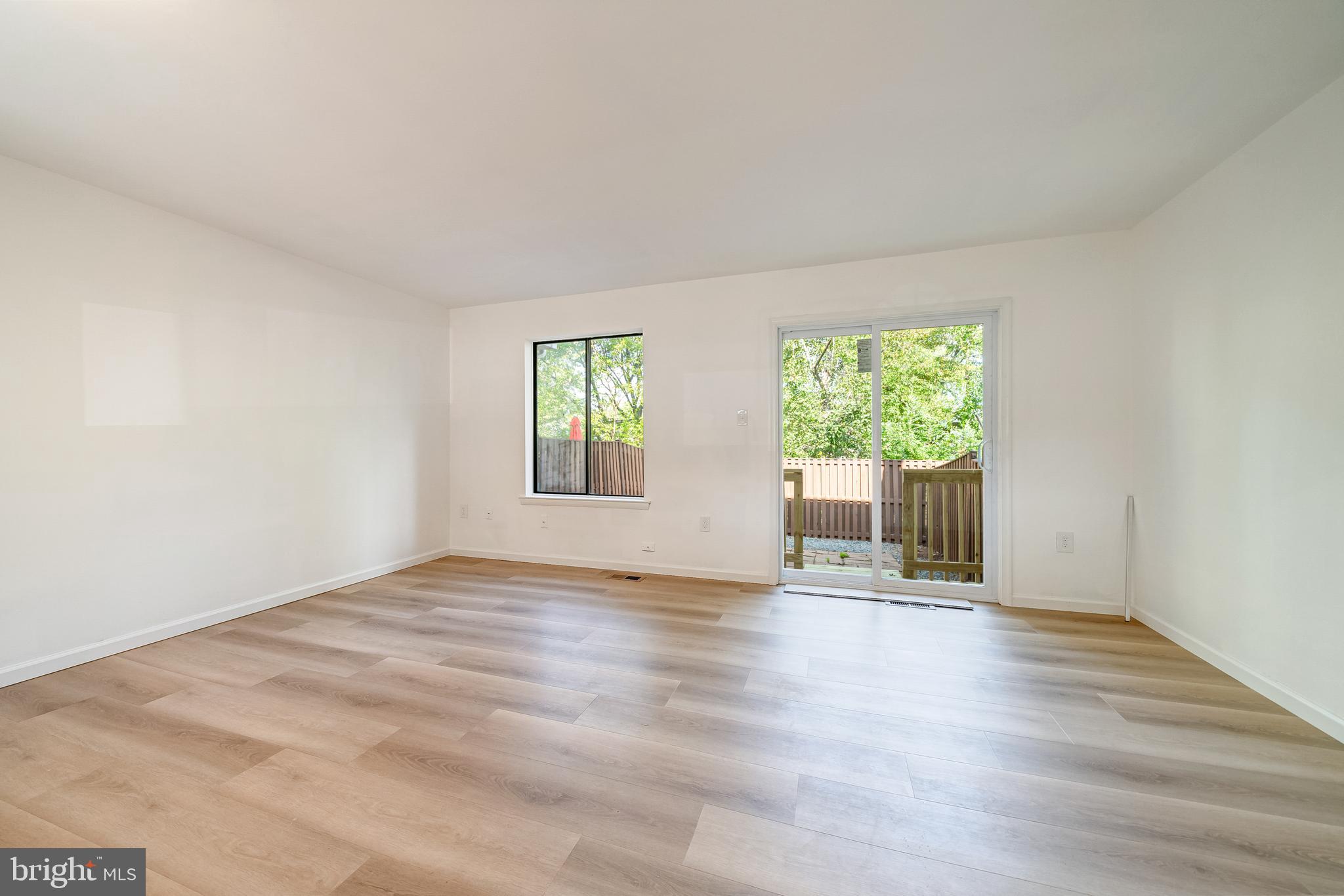 SUGARLAND SQUARE - Residential