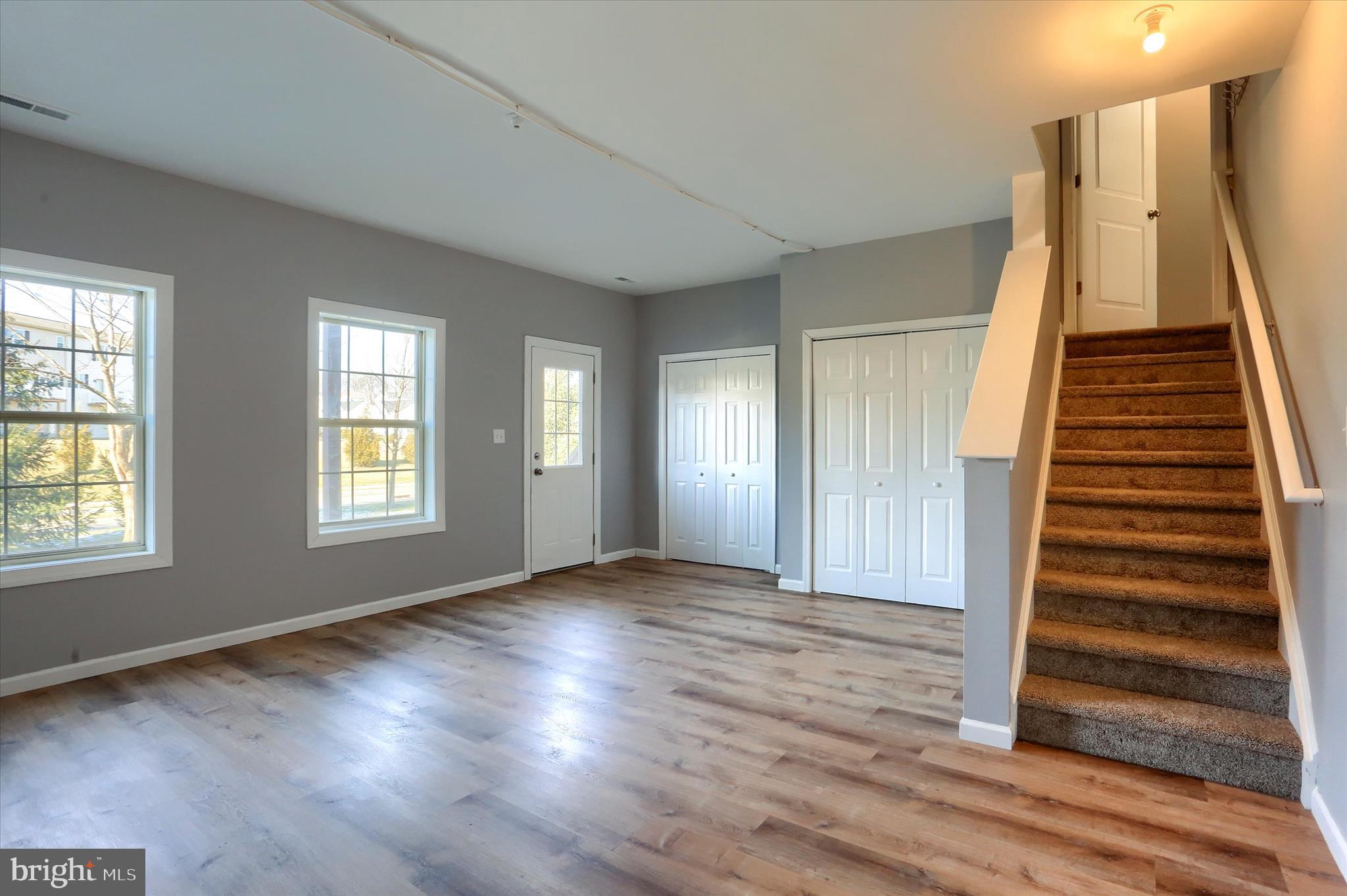 DORSET SQUARE AT WINDING HILLS - Residential