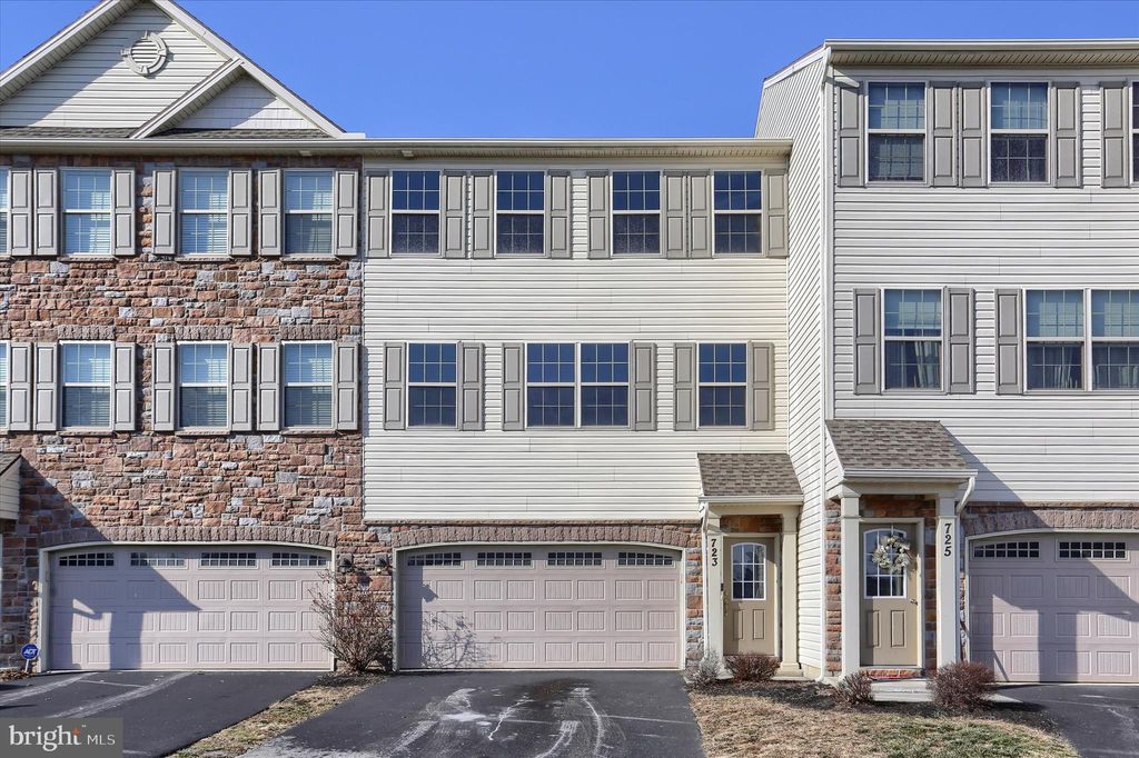 Photo of 723 Jonathan Ct, MECHANICSBURG, PA 17055 (MLS # PACB2049850)