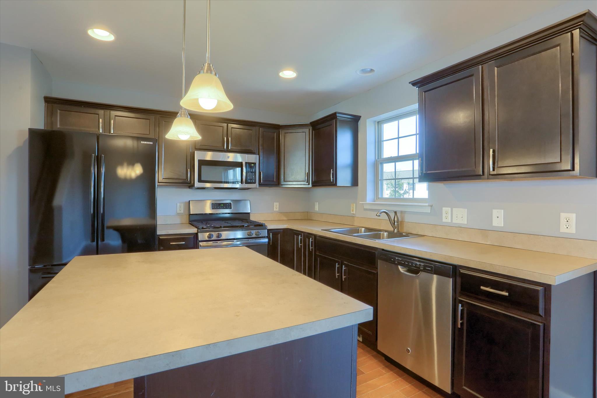 DORSET SQUARE AT WINDING HILLS - Residential