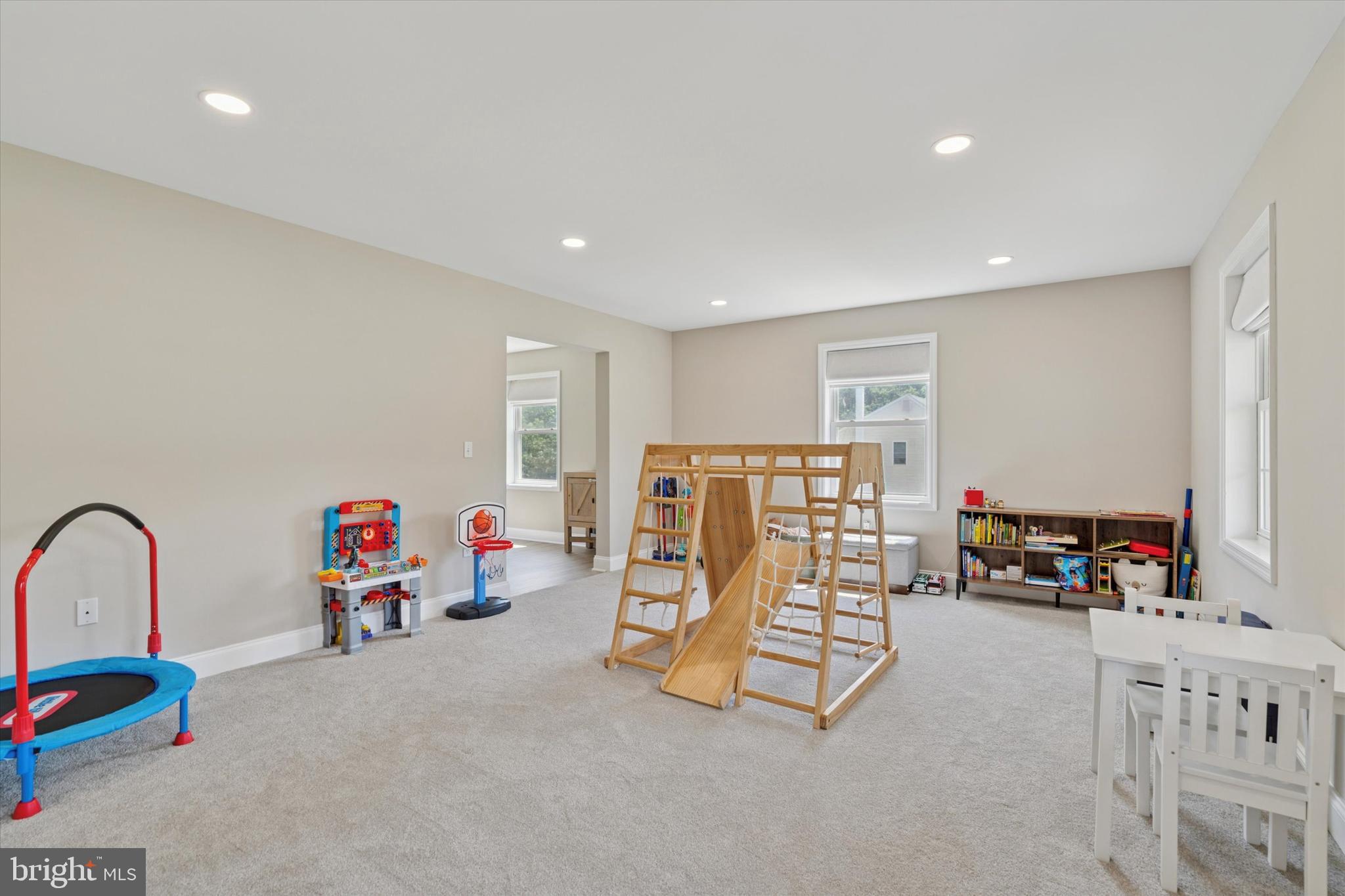 8 WILLOW STREET