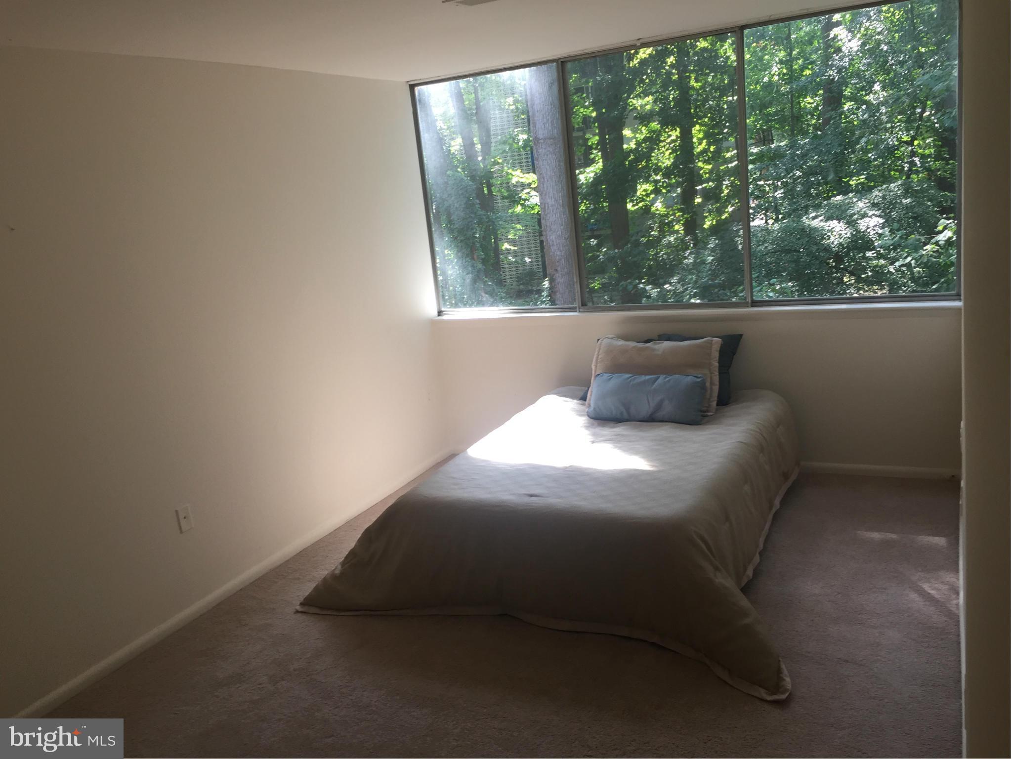 IVYMOUNT COURT - Residential Lease