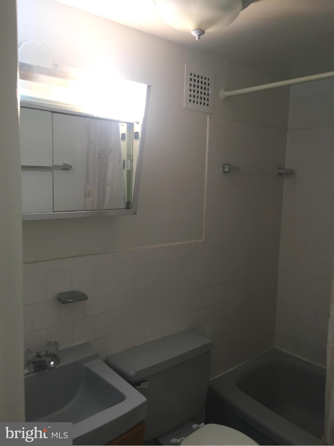 IVYMOUNT COURT - Residential Lease