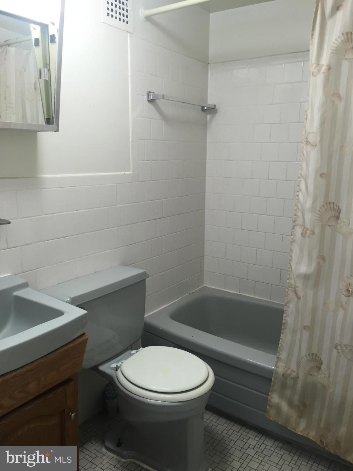 IVYMOUNT COURT - Residential Lease