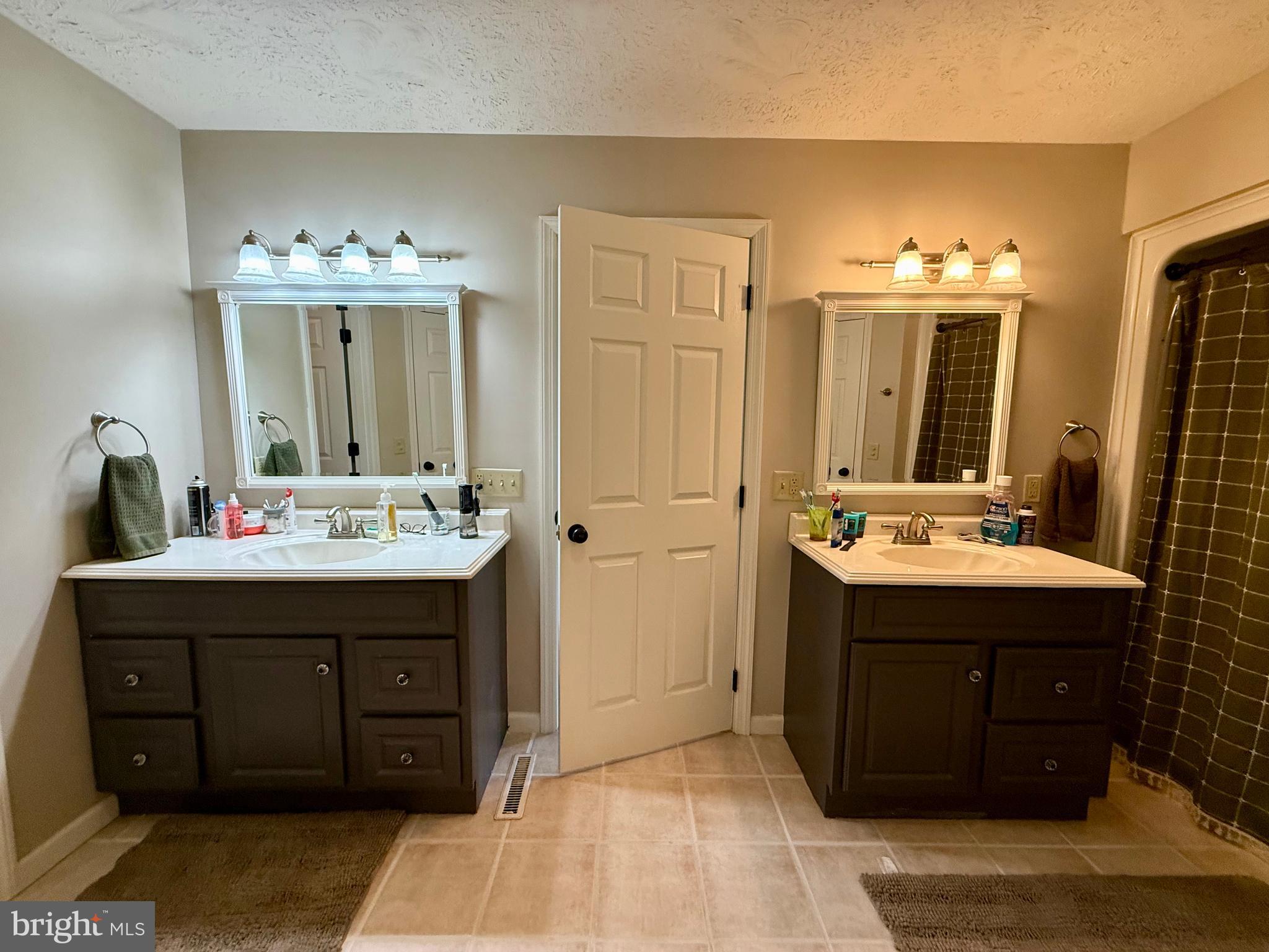 ANDERSON HILL - Residential