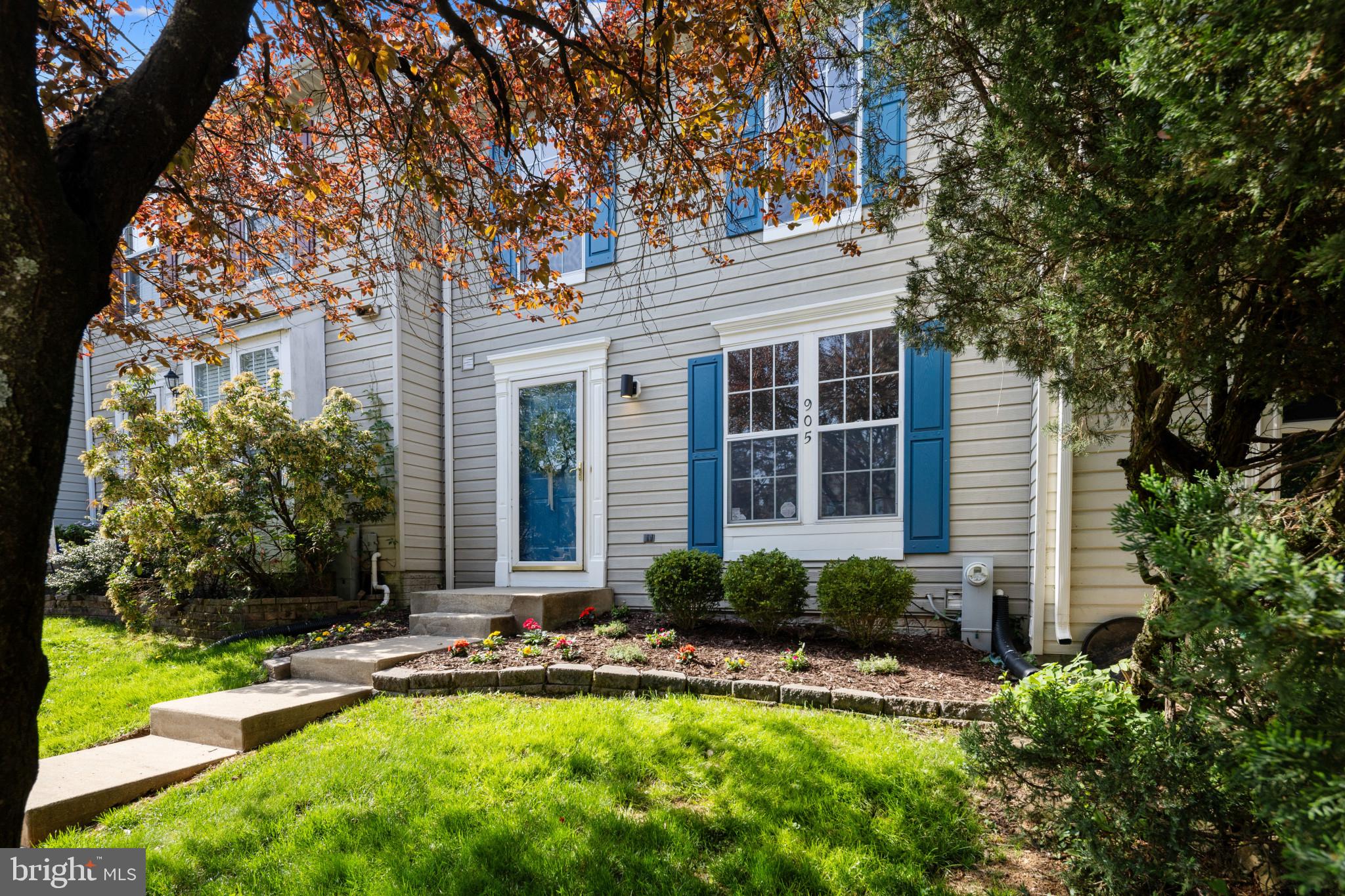 905 LYNHAM COURT 905