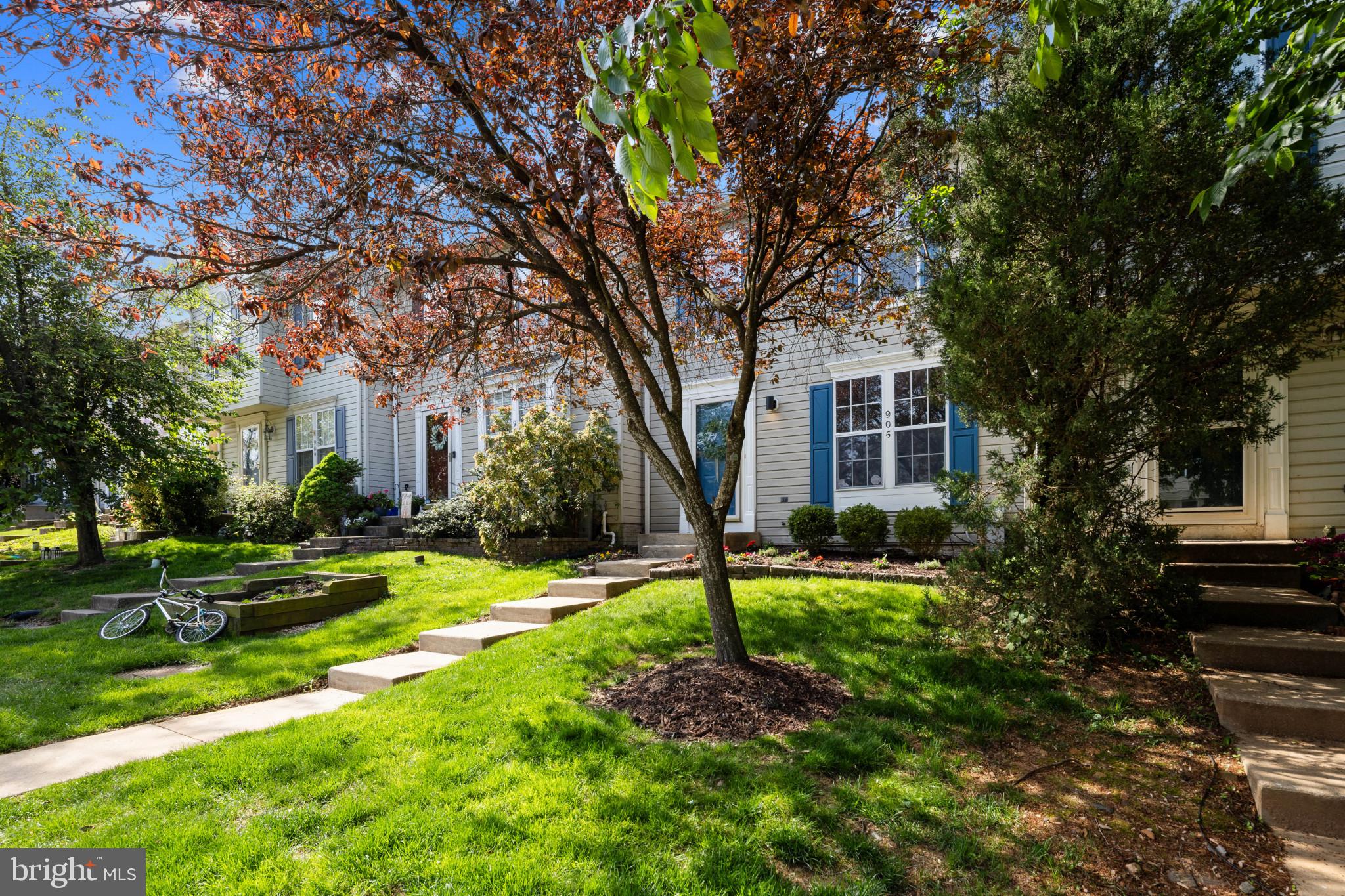 905 LYNHAM COURT 905
