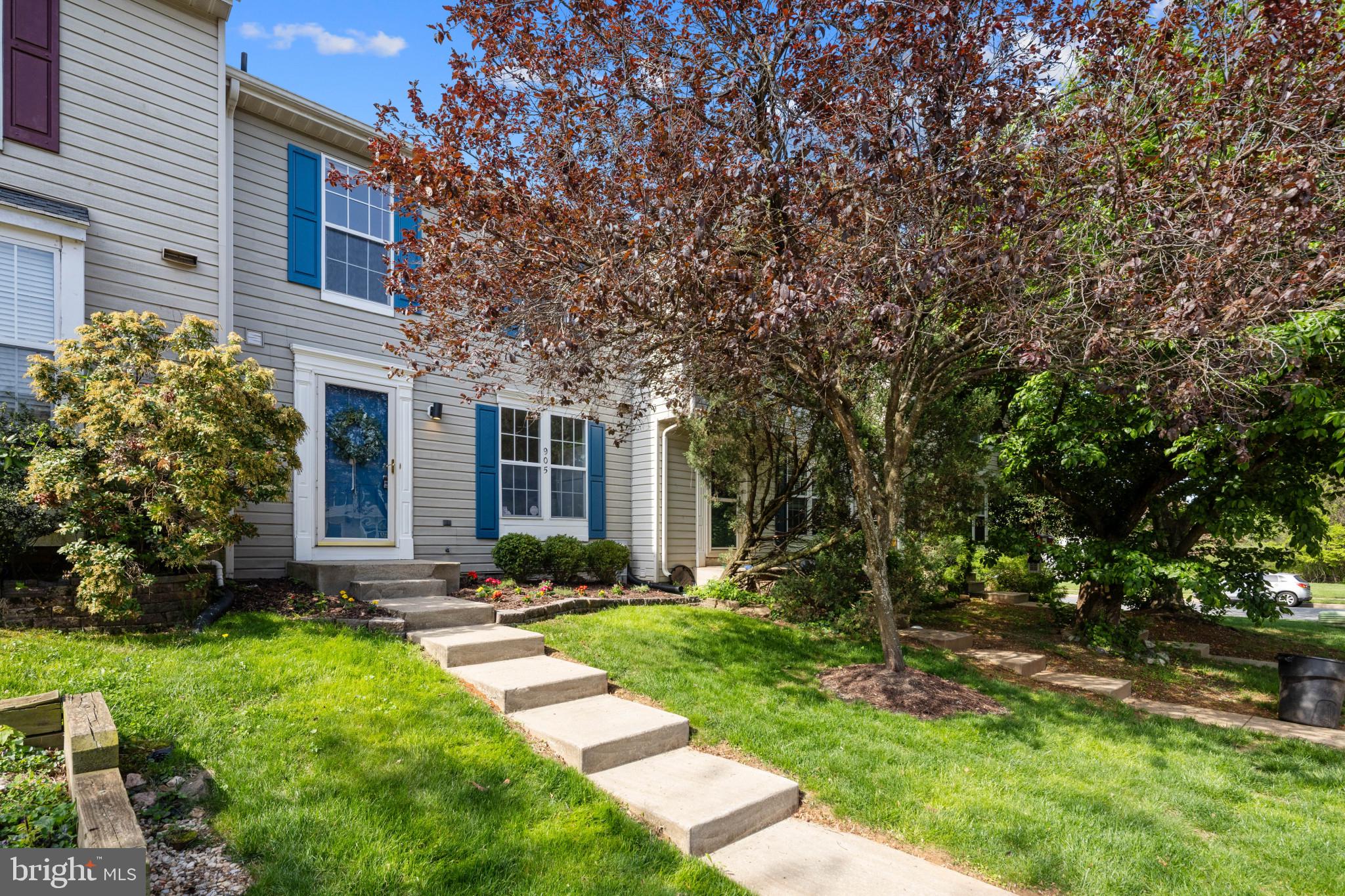 905 LYNHAM COURT 905