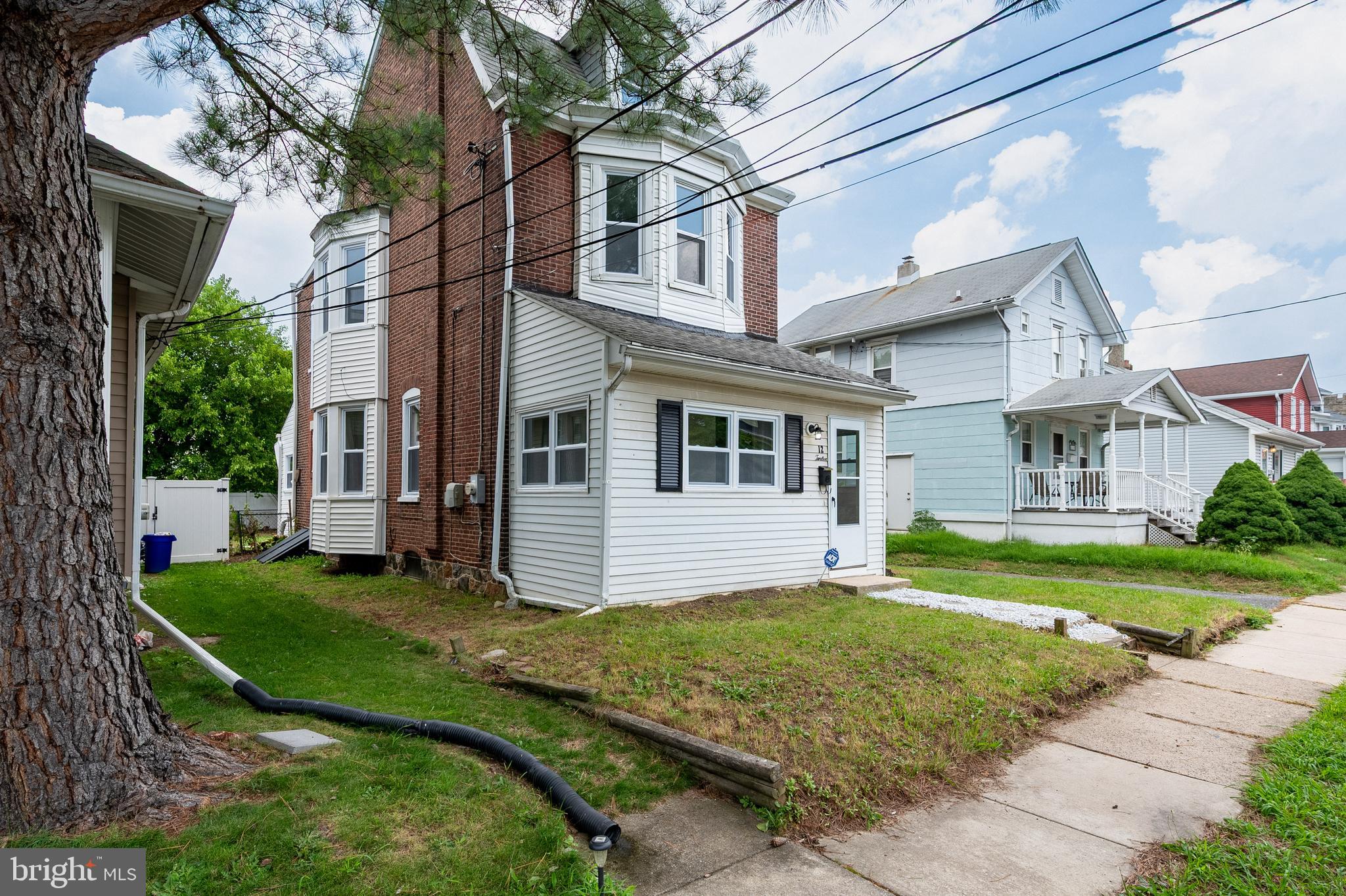 12 W ROLAND ROAD