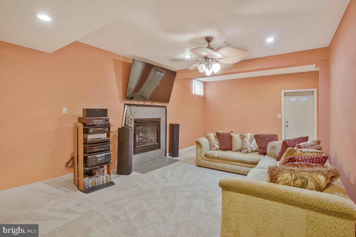 NORTHRIDGE - Residential