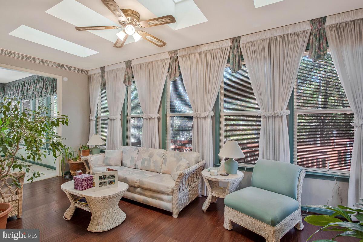 NORTHRIDGE - Residential