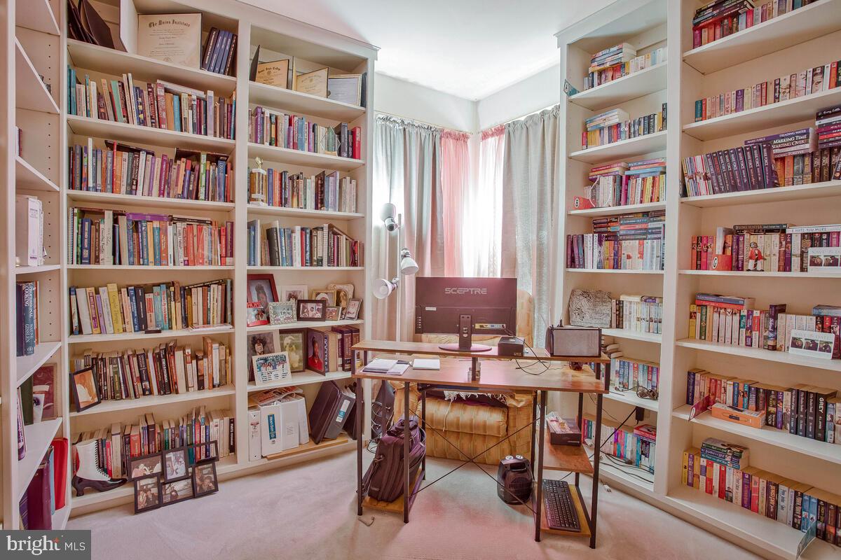 NORTHRIDGE - Residential